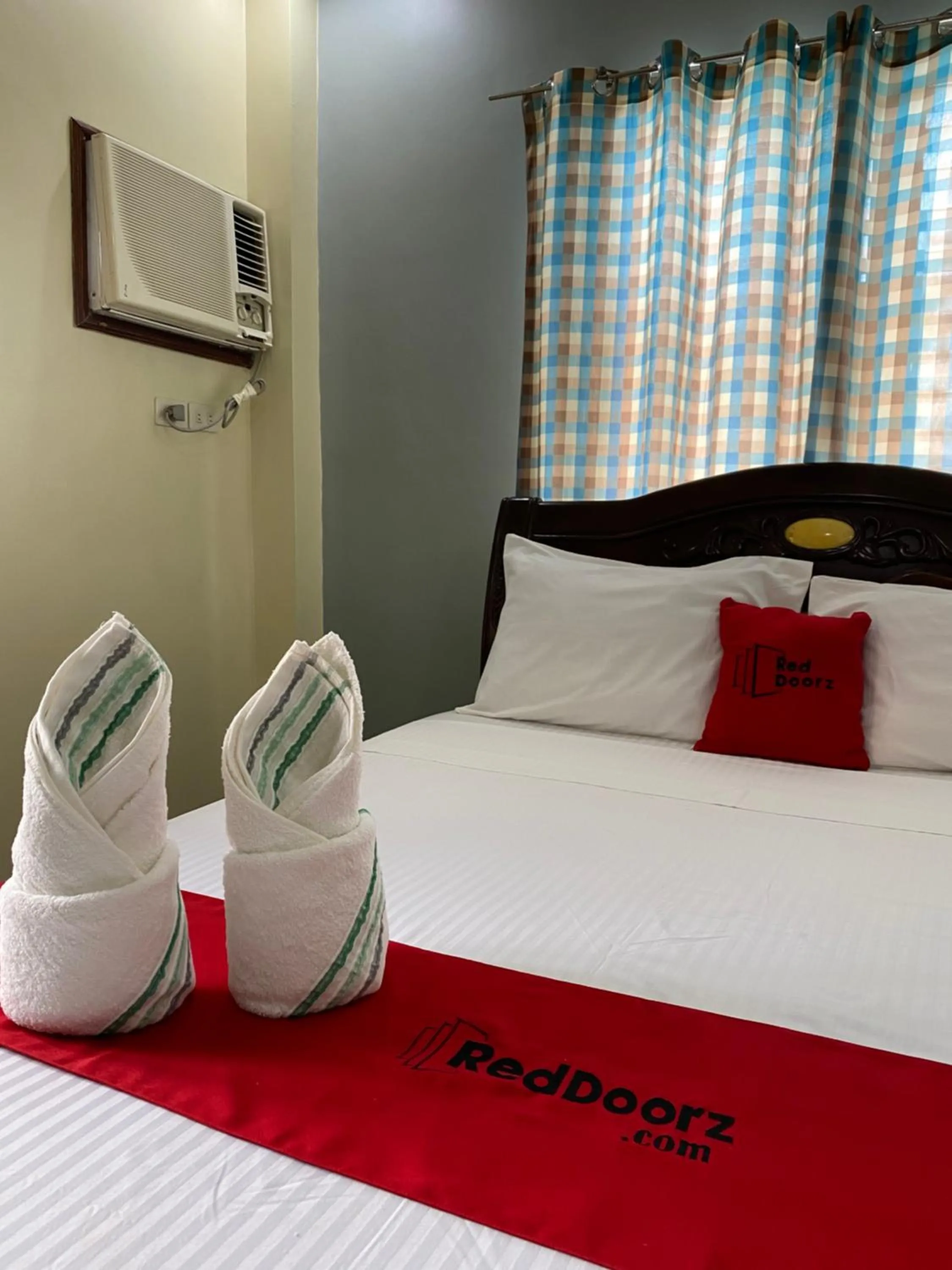 Bed in RedDoorz Plus @ Lhexlyn Resort San Narciso