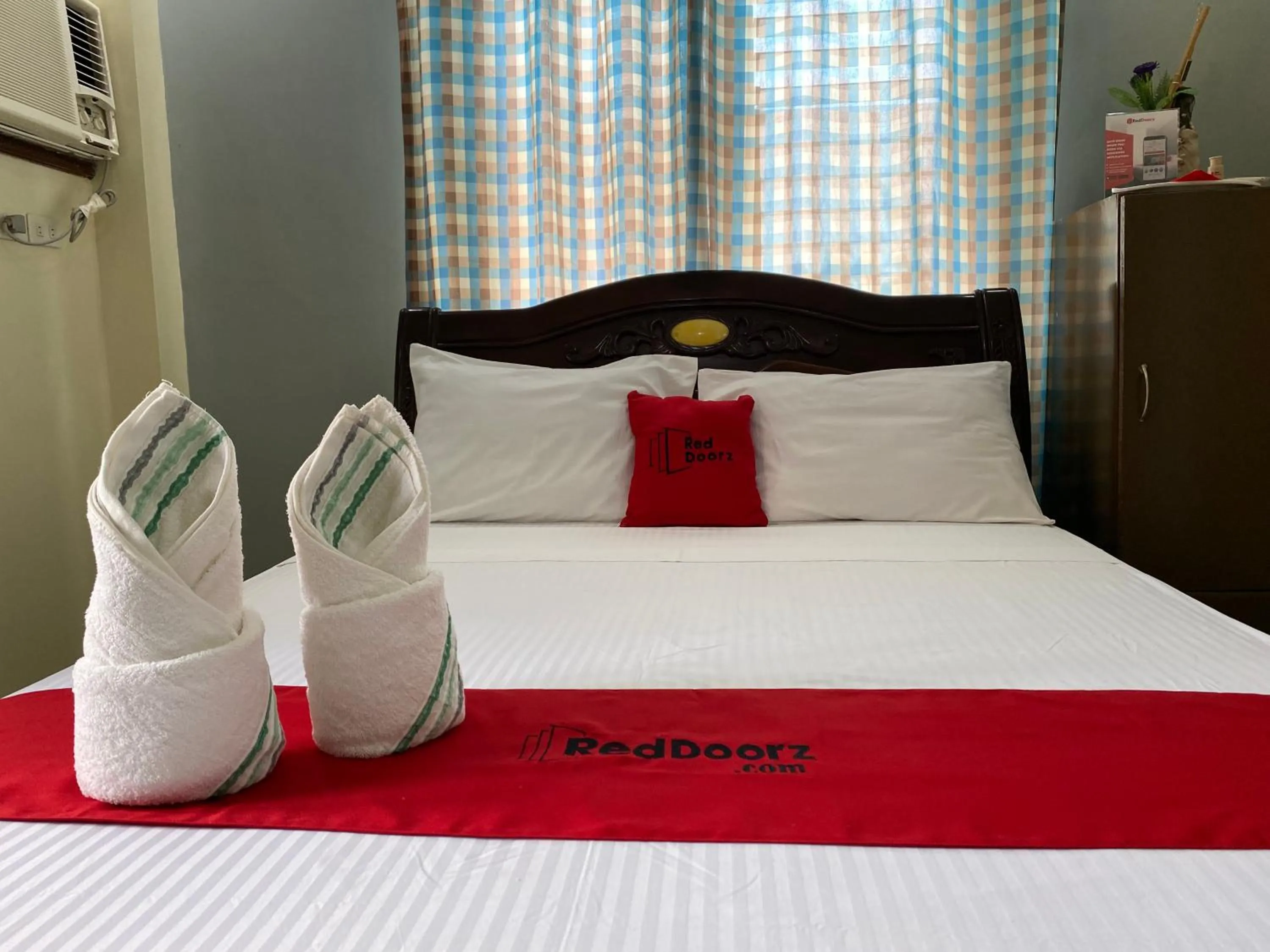 Bed in RedDoorz Plus @ Lhexlyn Resort San Narciso
