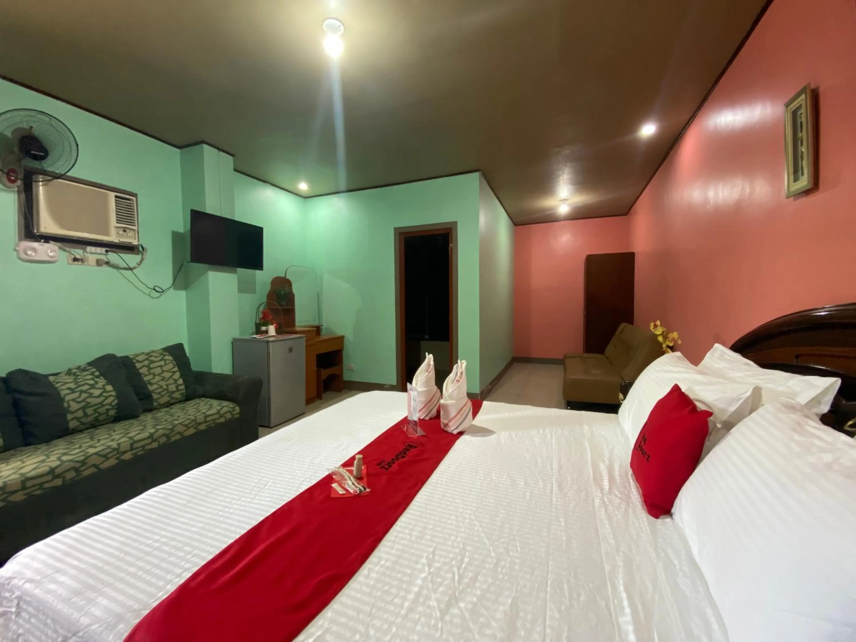 Bedroom in RedDoorz Plus @ Lhexlyn Resort San Narciso