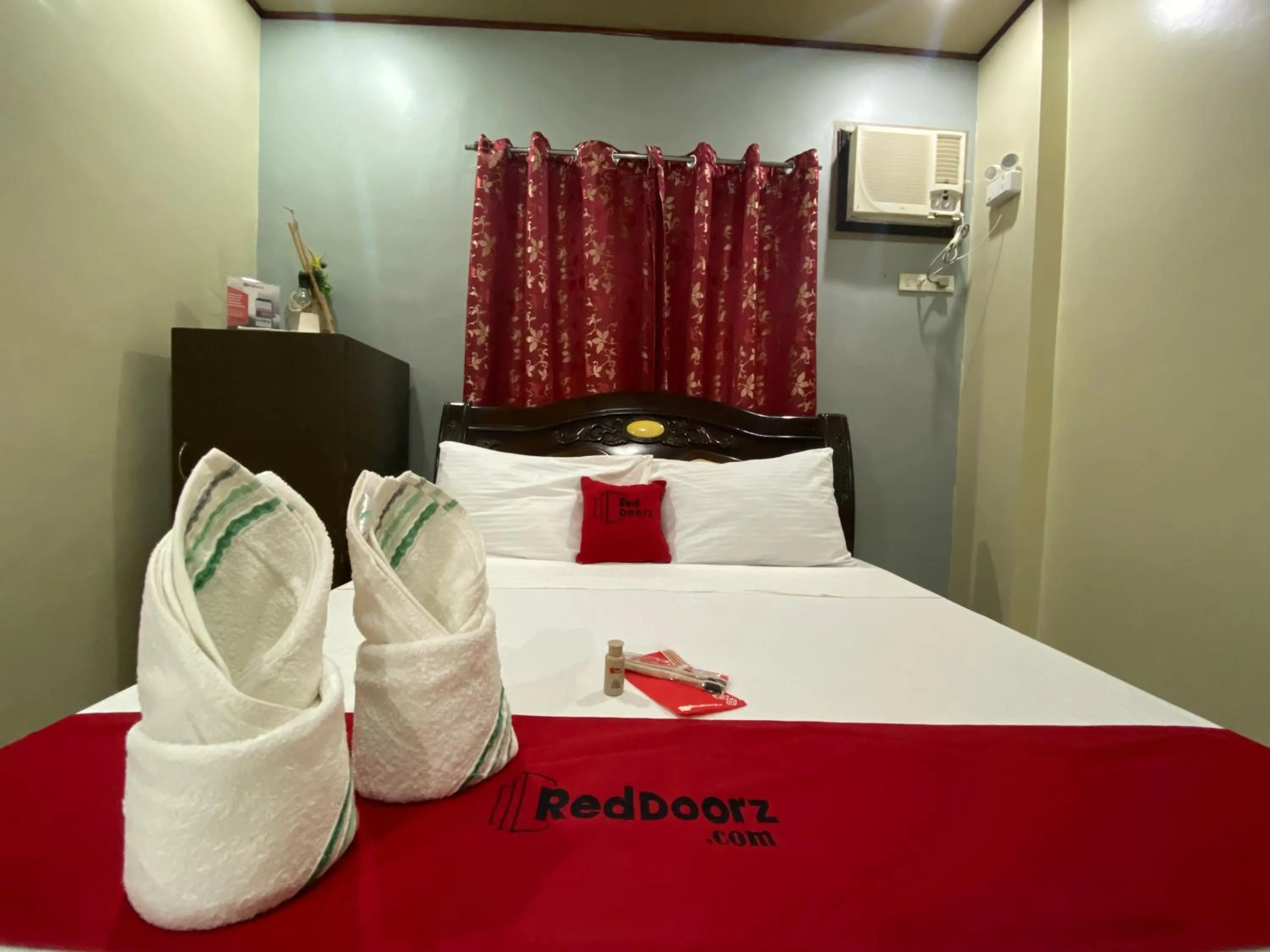 Photo of the whole room in RedDoorz Plus @ Lhexlyn Resort San Narciso