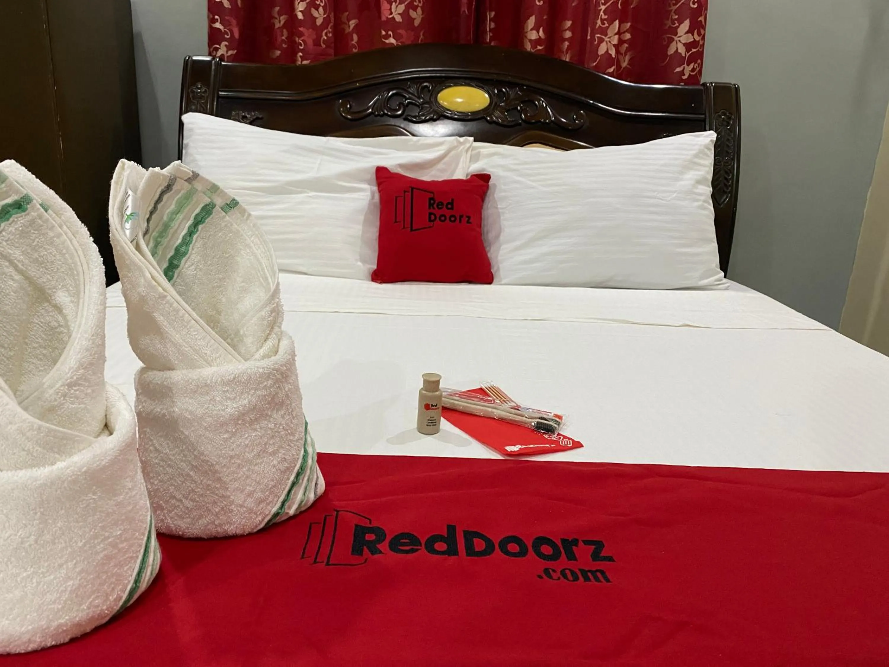 Bed in RedDoorz Plus @ Lhexlyn Resort San Narciso