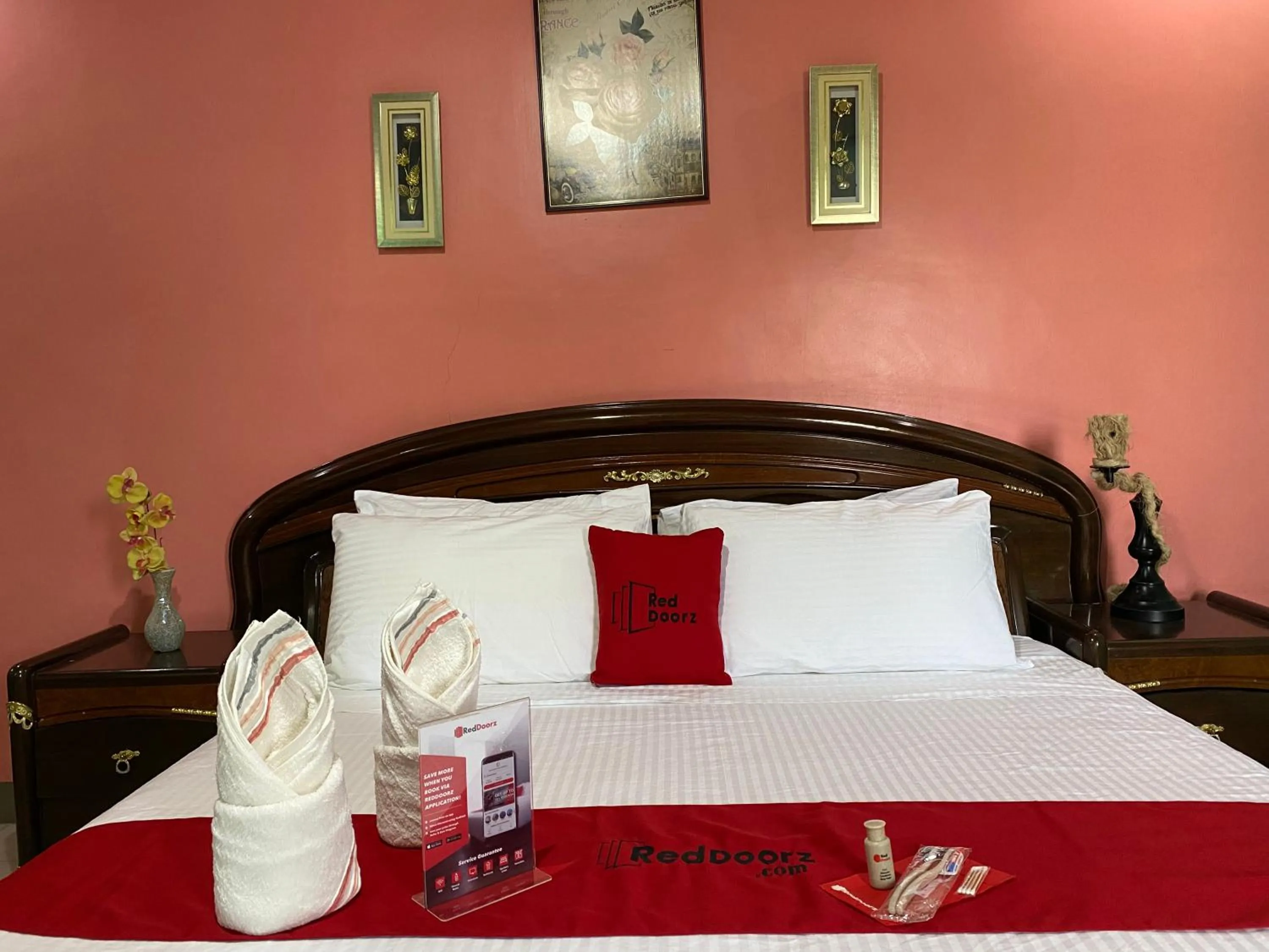 Bedroom in RedDoorz Plus @ Lhexlyn Resort San Narciso