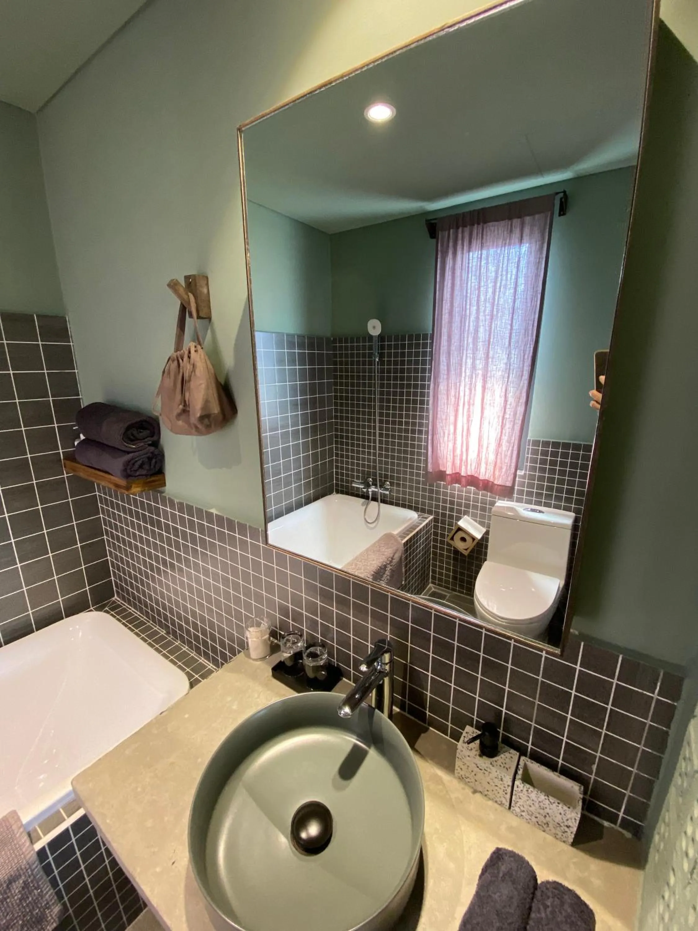 Toilet in Kaia Gallery Hotel Hoi An