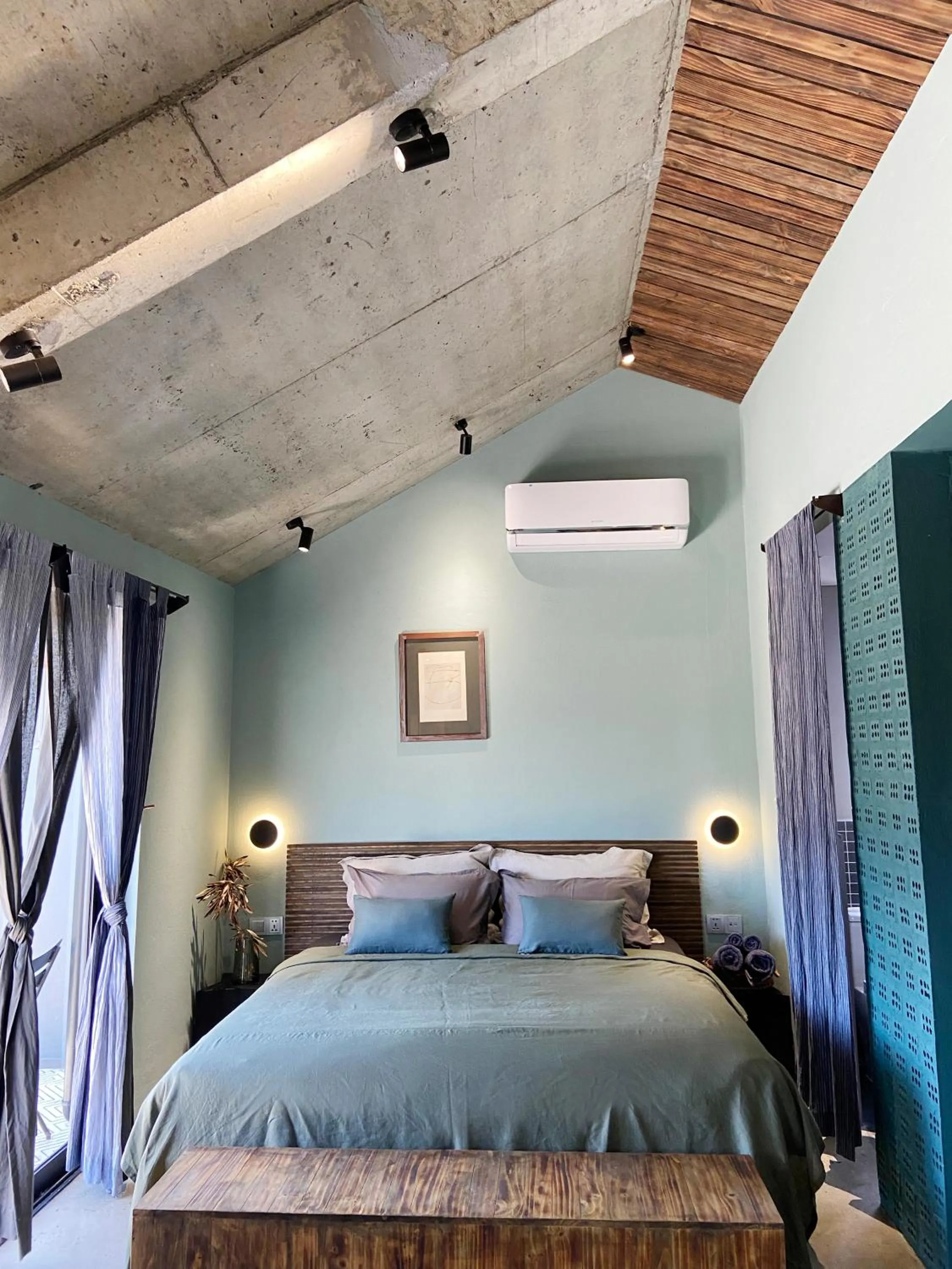 Bed in Kaia Gallery Hotel Hoi An