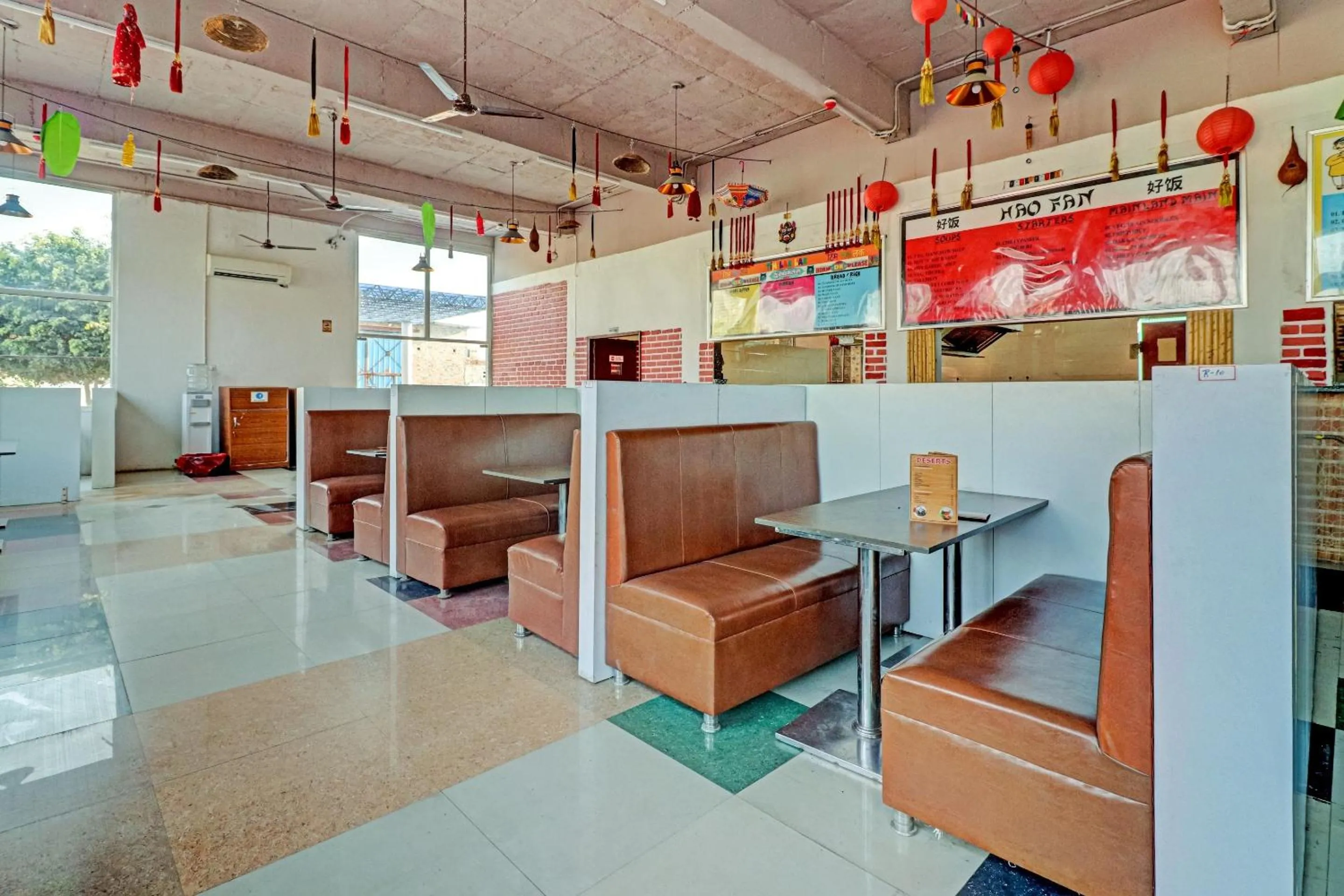 Restaurant/places to eat in Capital O Kanha Resort