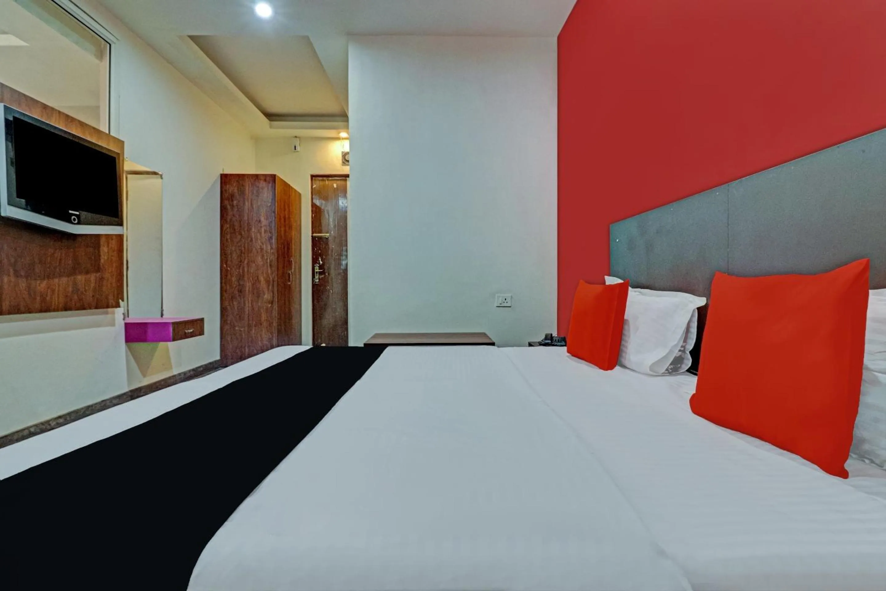 Bedroom, Bed in Capital O Kanha Resort