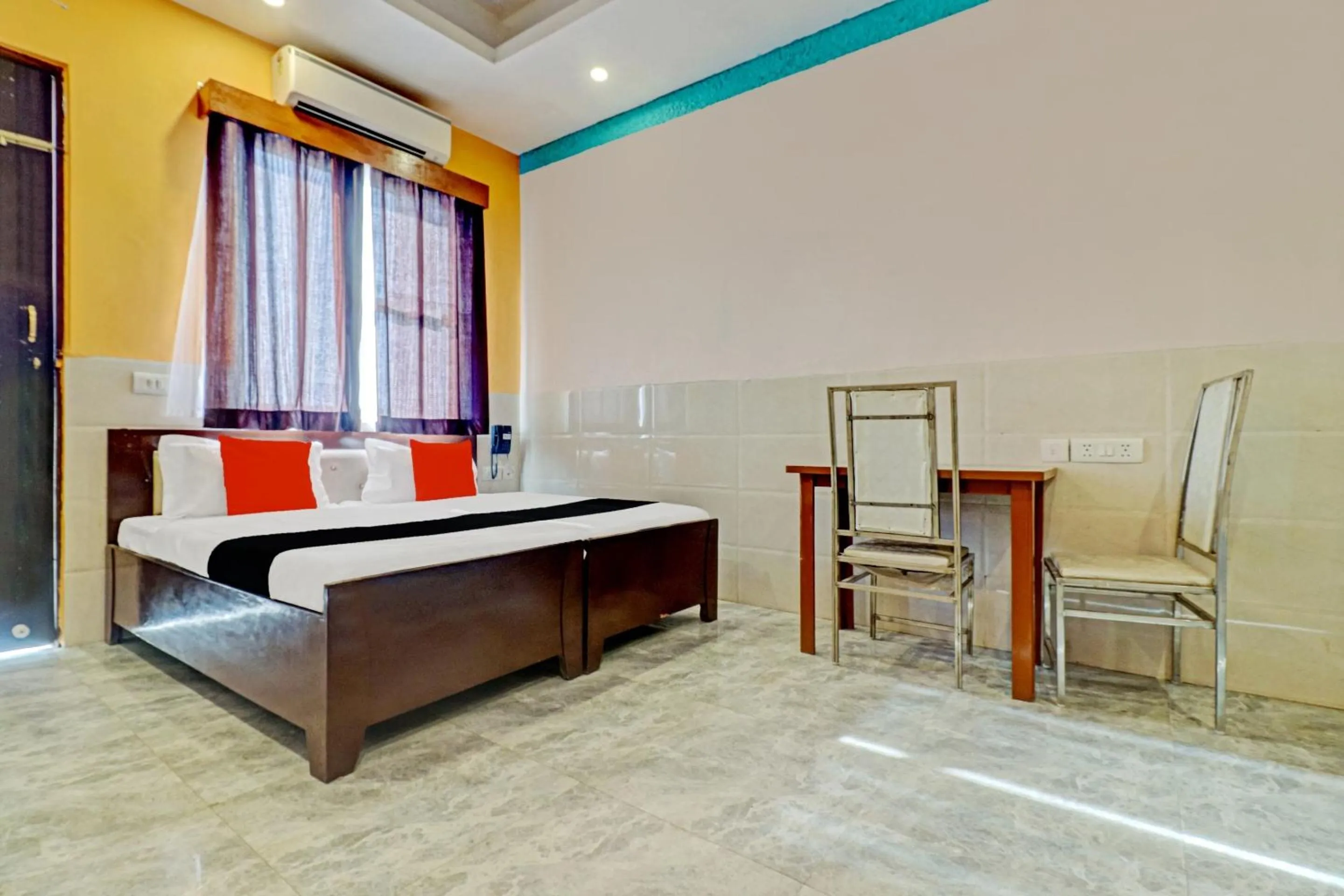 Bedroom in Capital O Kanha Resort