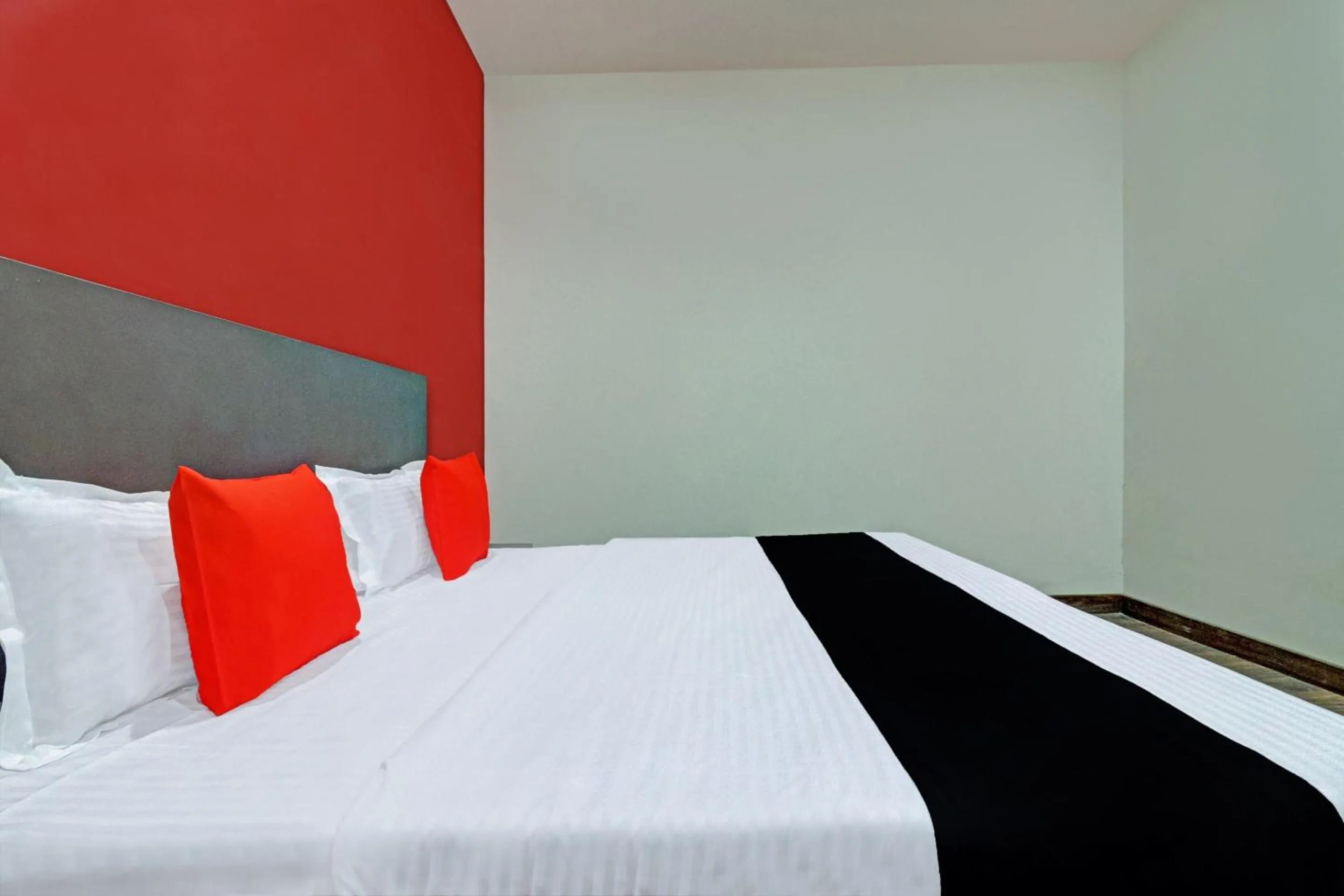 Bedroom, Bed in Capital O Kanha Resort