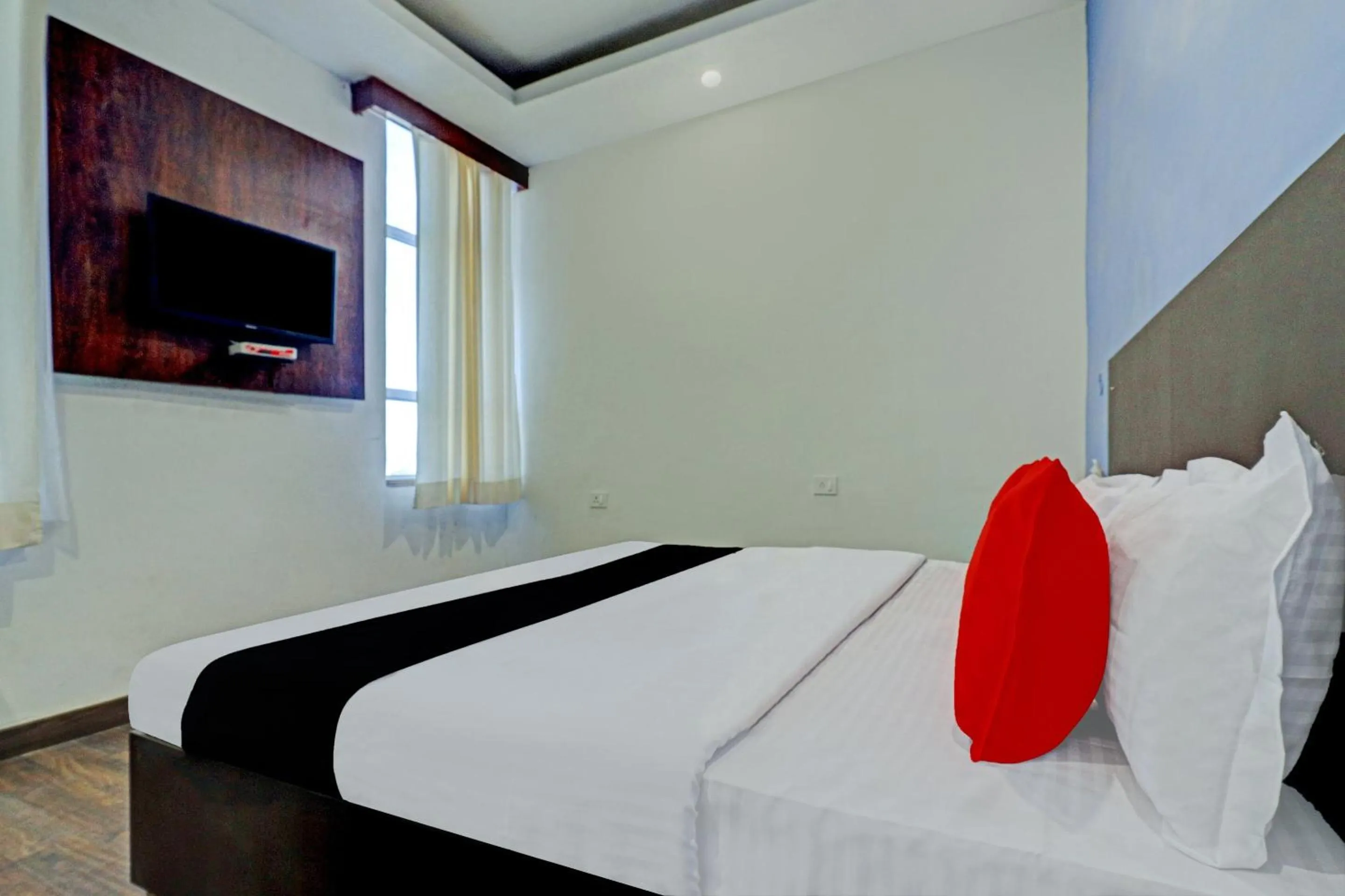 Bedroom, Bed in Capital O Kanha Resort