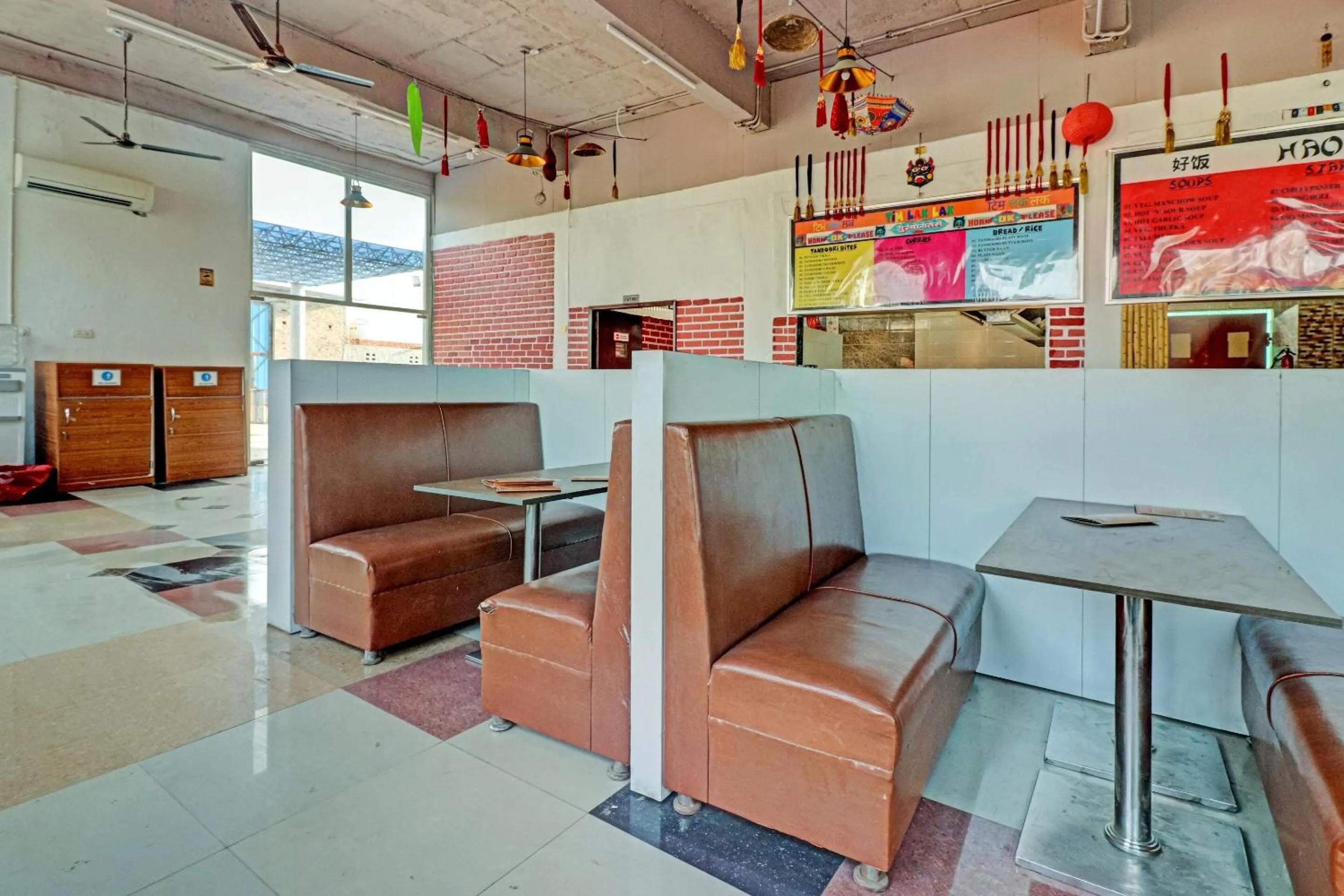 Restaurant/places to eat in Capital O Kanha Resort