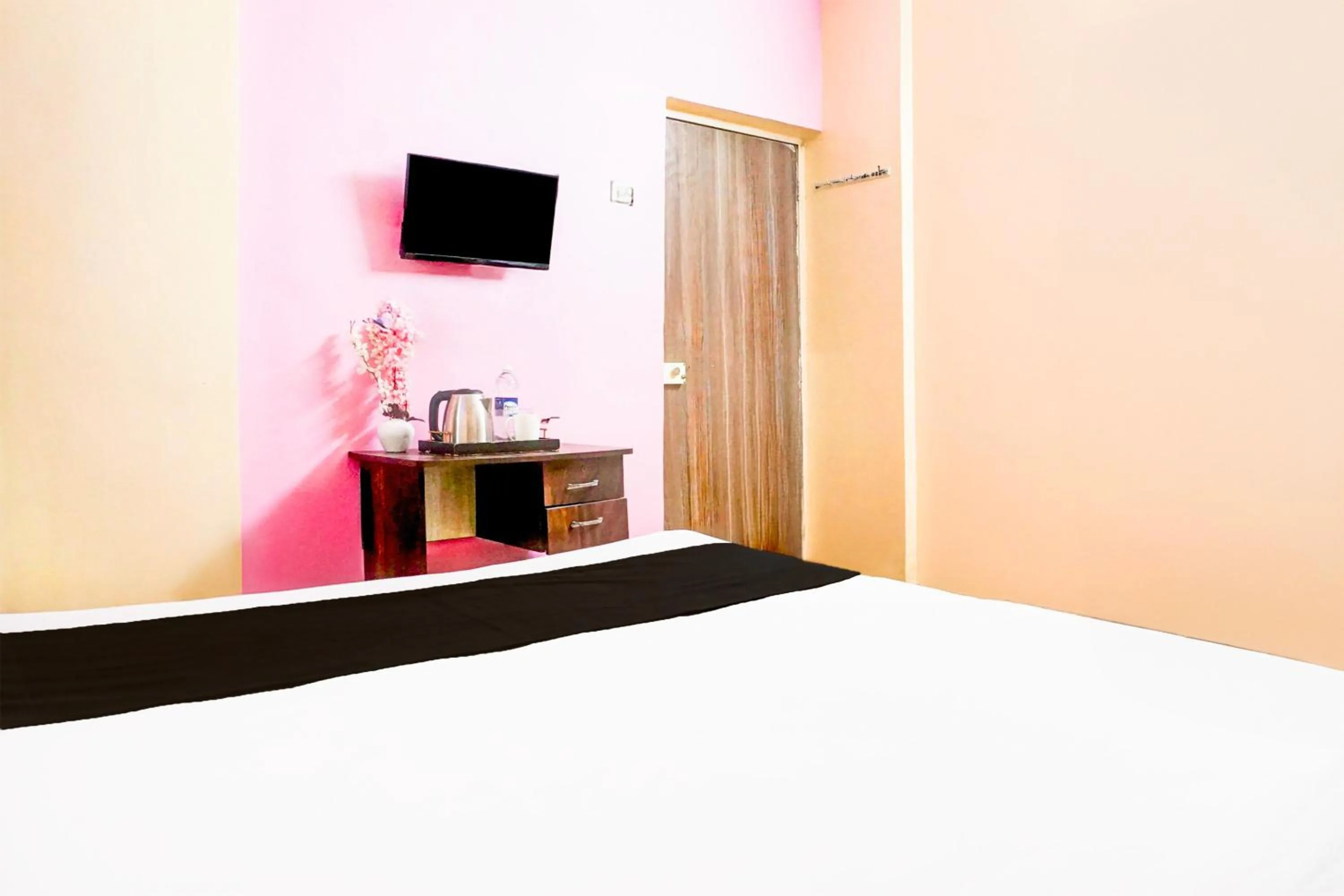 Bedroom, Bed in Super Hotel O Laxmi Chowk Hinjewadi