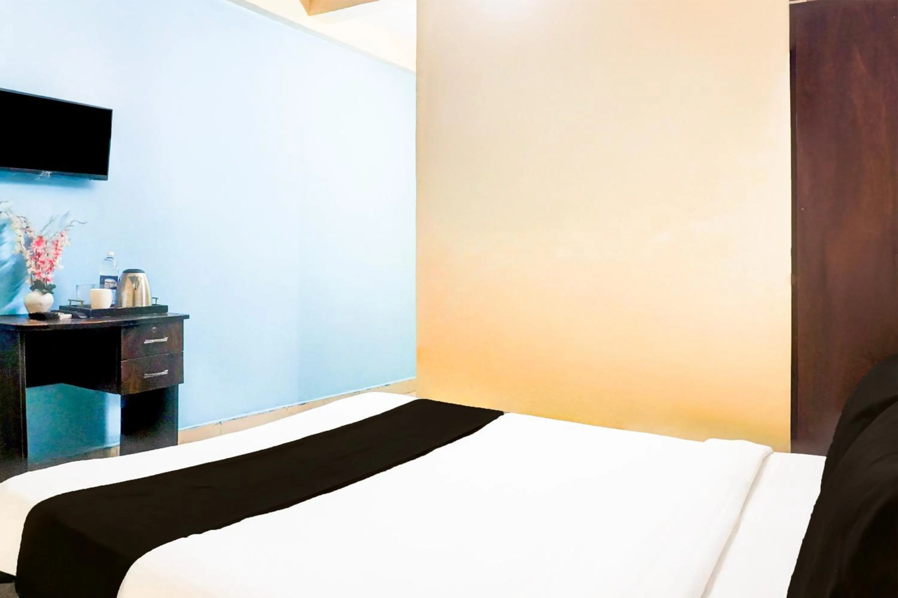 Bedroom, Bed in Super Hotel O Laxmi Chowk Hinjewadi