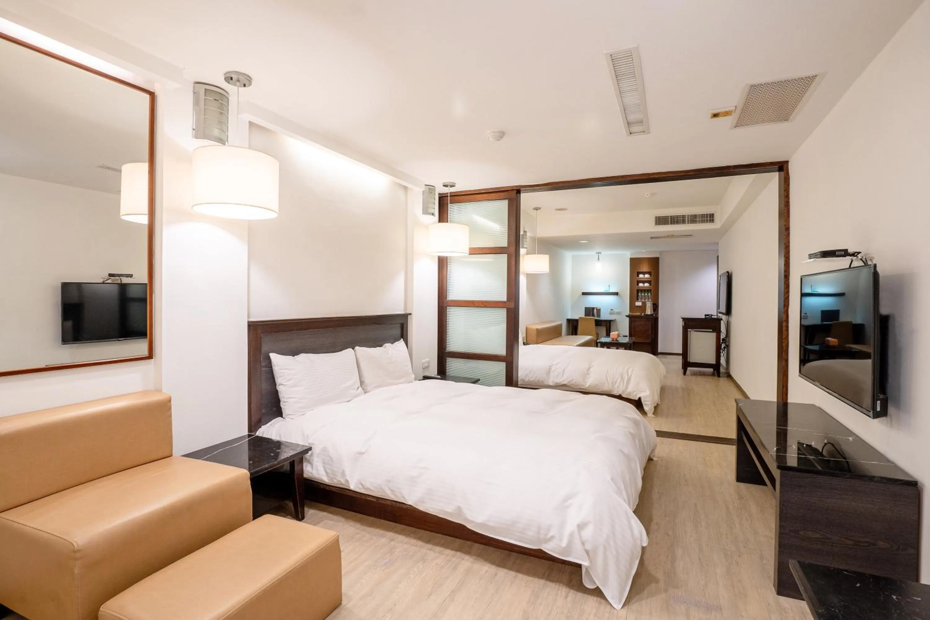 Photo of the whole room, Bed in Guide Hotel Kaohsiung Shinkuchan