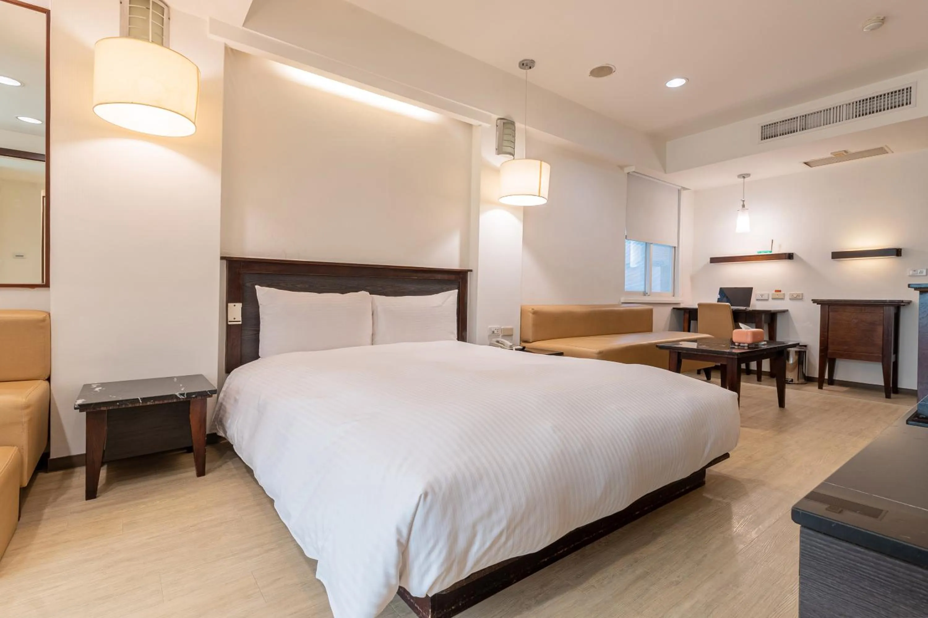 Photo of the whole room, Bed in Guide Hotel Kaohsiung Shinkuchan