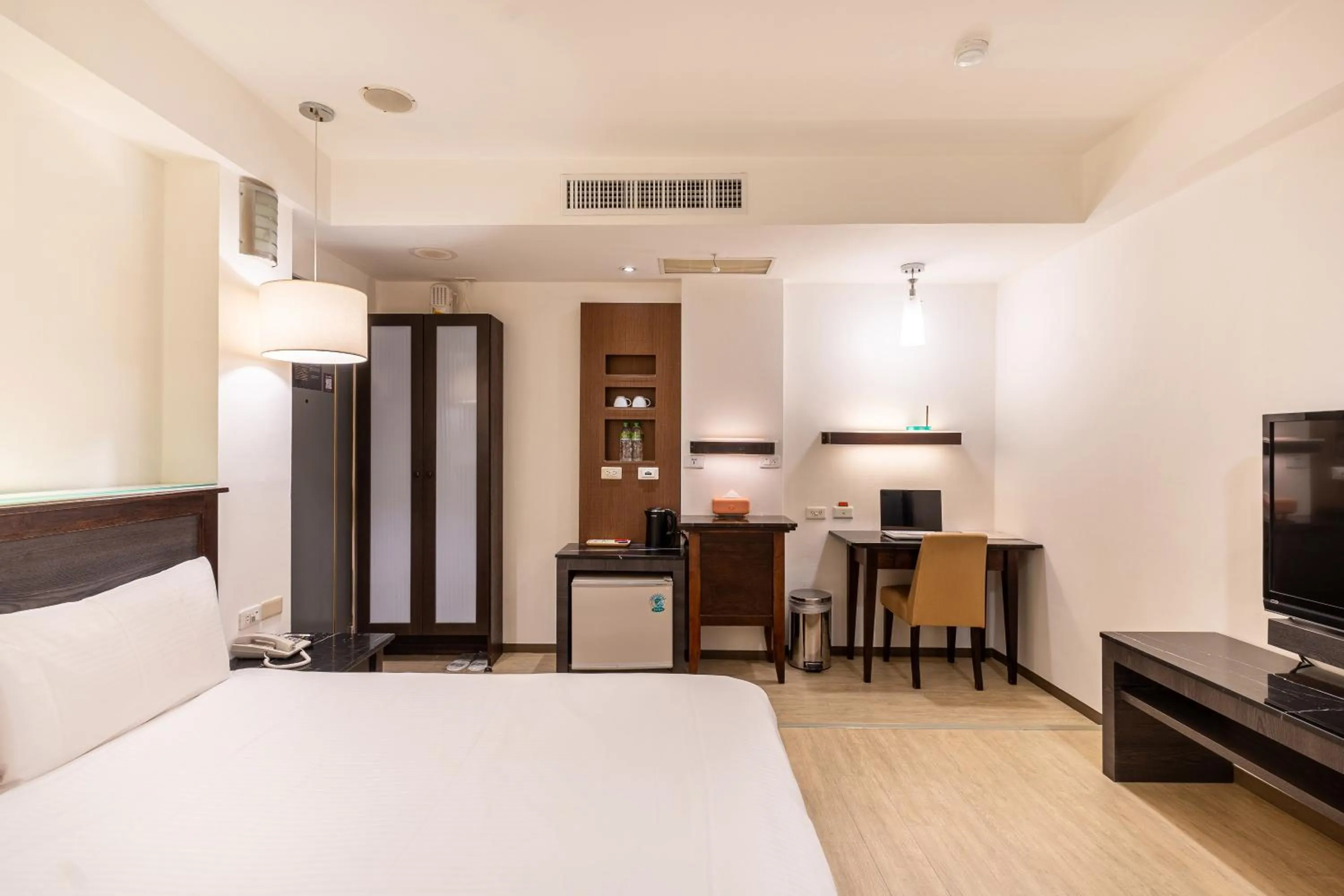 Photo of the whole room, Bed in Guide Hotel Kaohsiung Shinkuchan