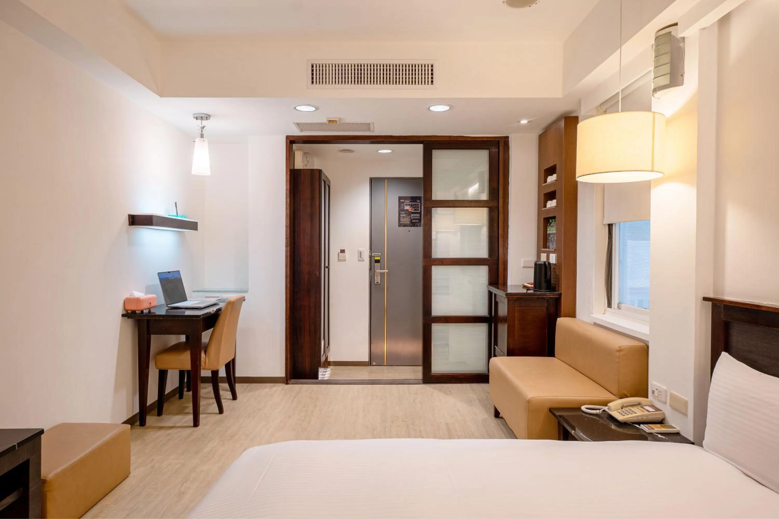 Photo of the whole room, Bed in Guide Hotel Kaohsiung Shinkuchan