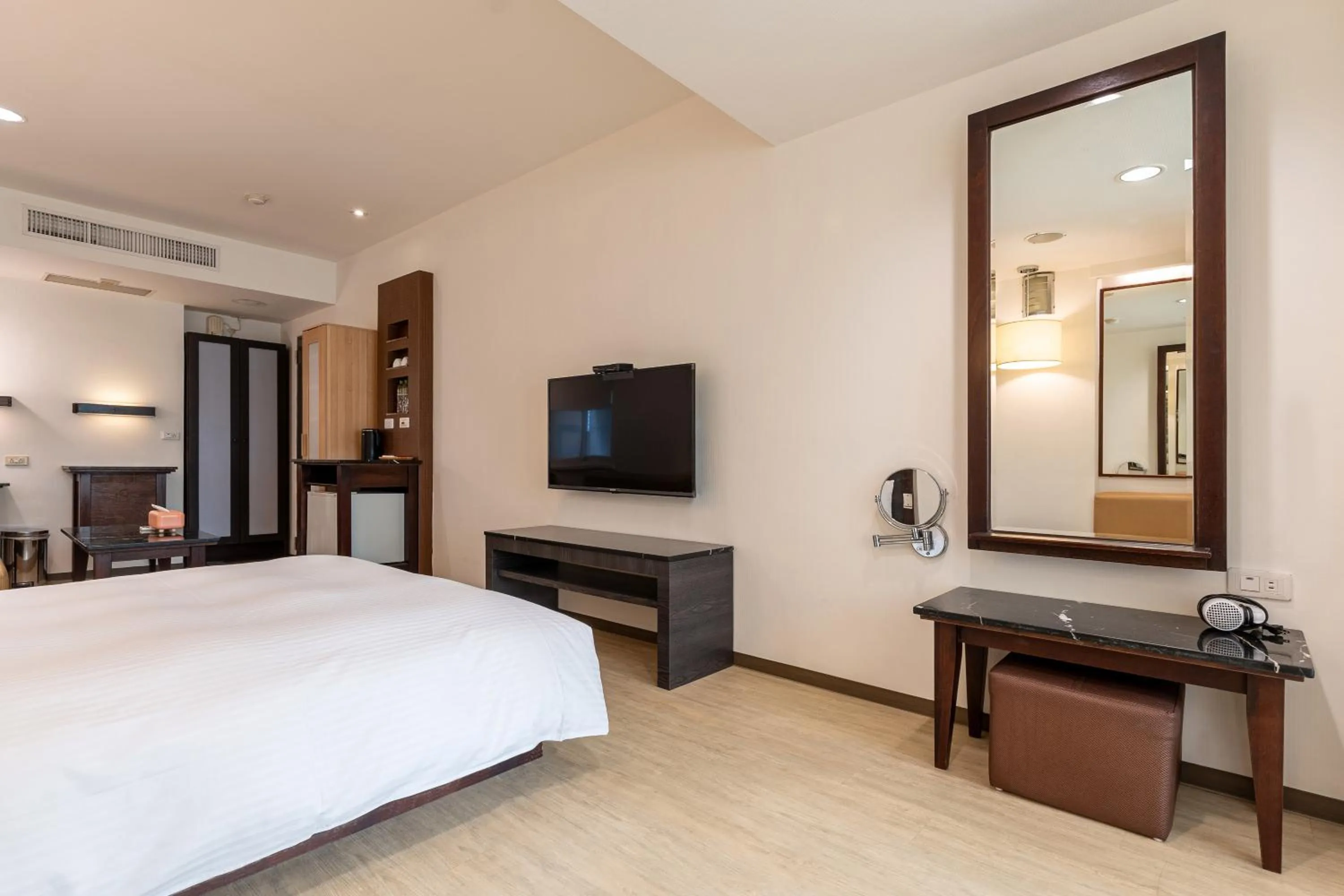 Photo of the whole room, Bed in Guide Hotel Kaohsiung Shinkuchan