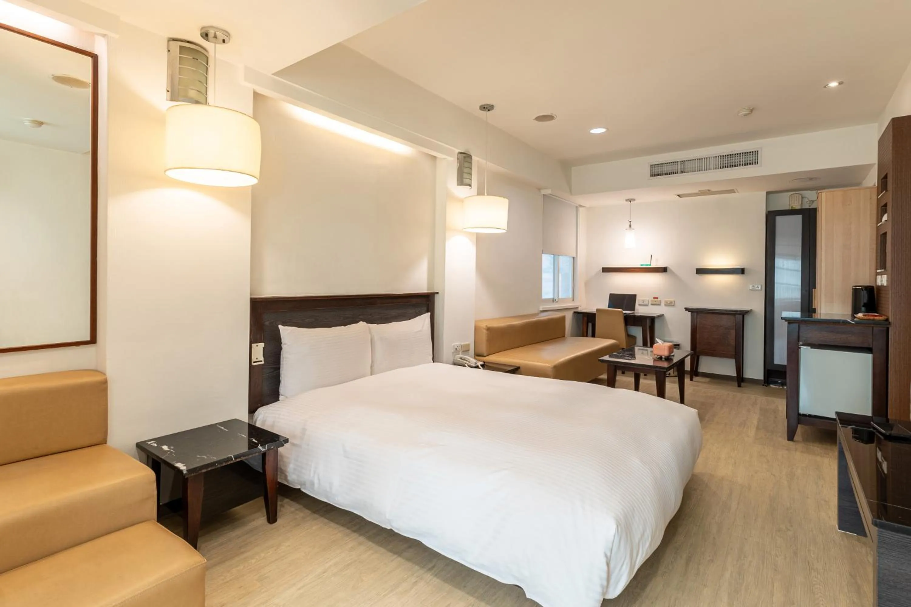 Photo of the whole room, Bed in Guide Hotel Kaohsiung Shinkuchan
