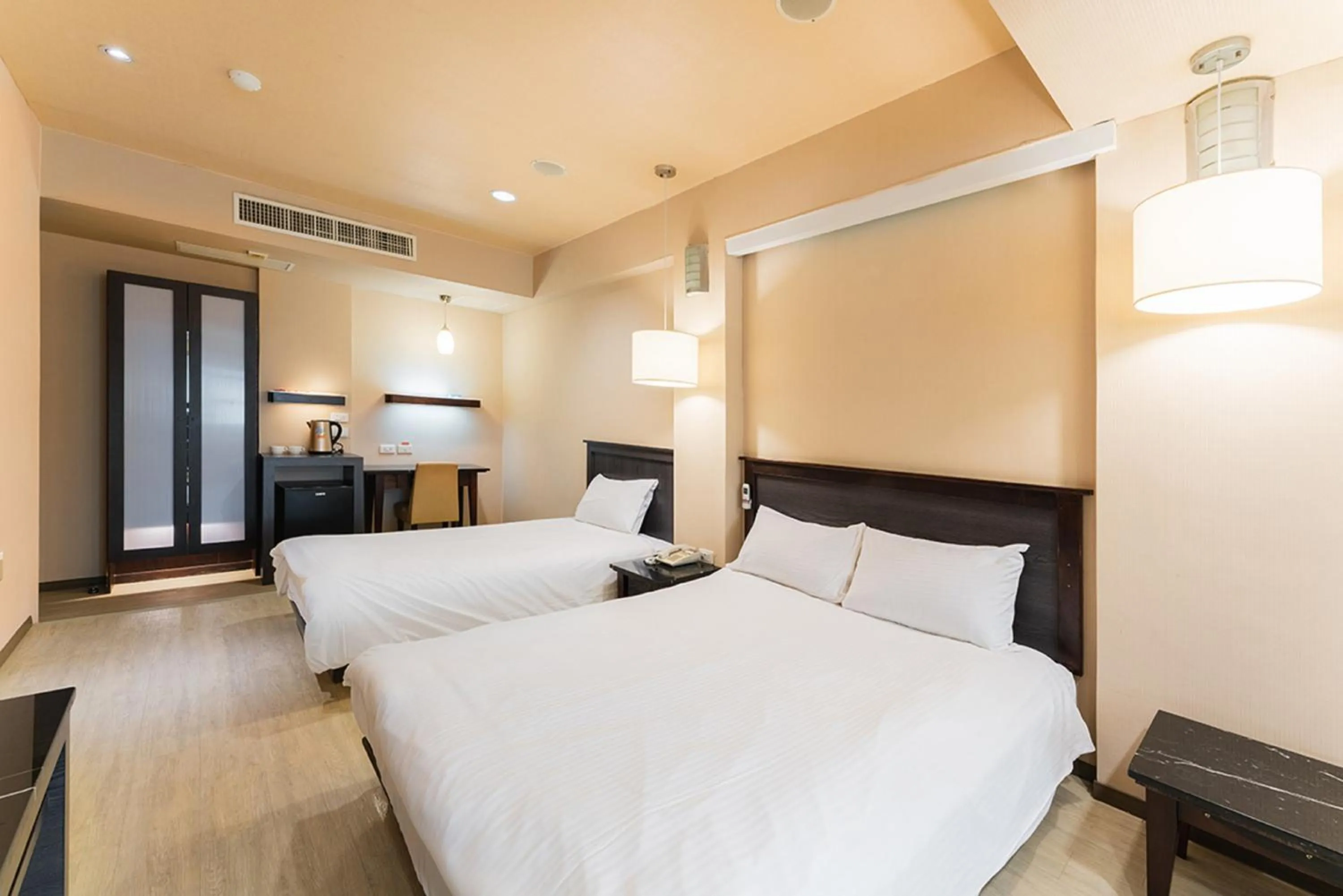 Photo of the whole room, Bed in Guide Hotel Kaohsiung Shinkuchan