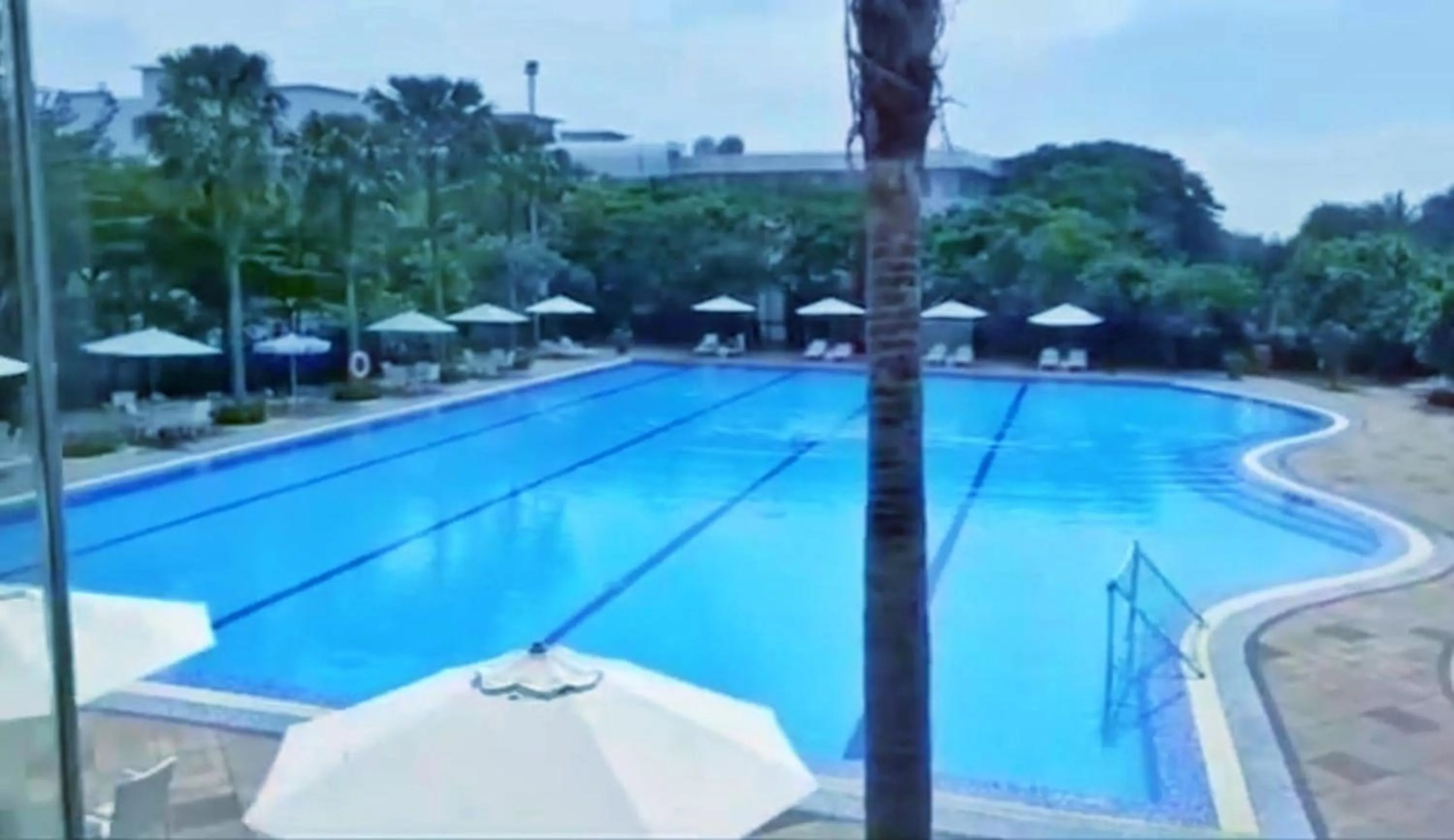 Swimming pool in Aesthetic Room