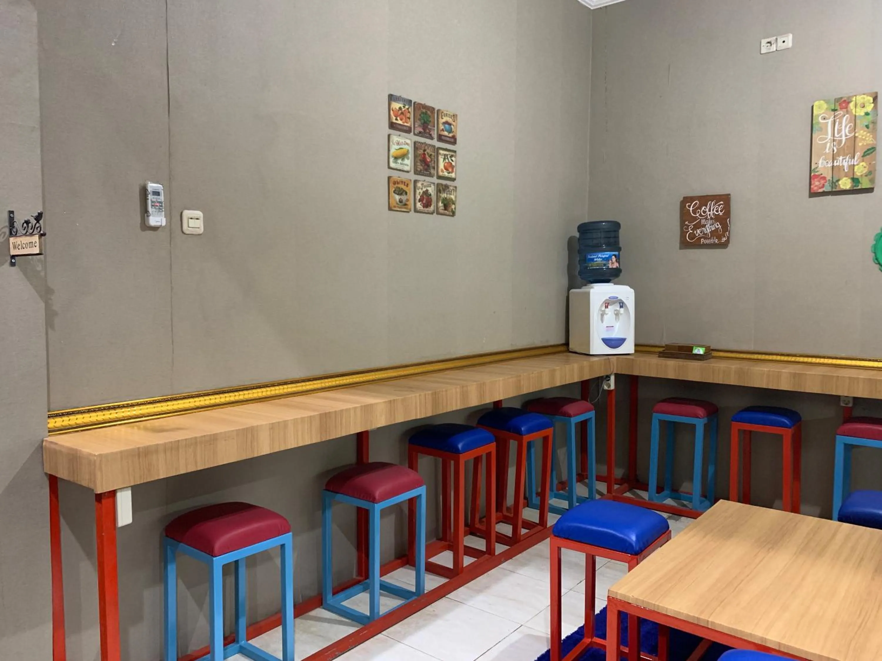 RedDoorz near Gembira Loka Zoo 3