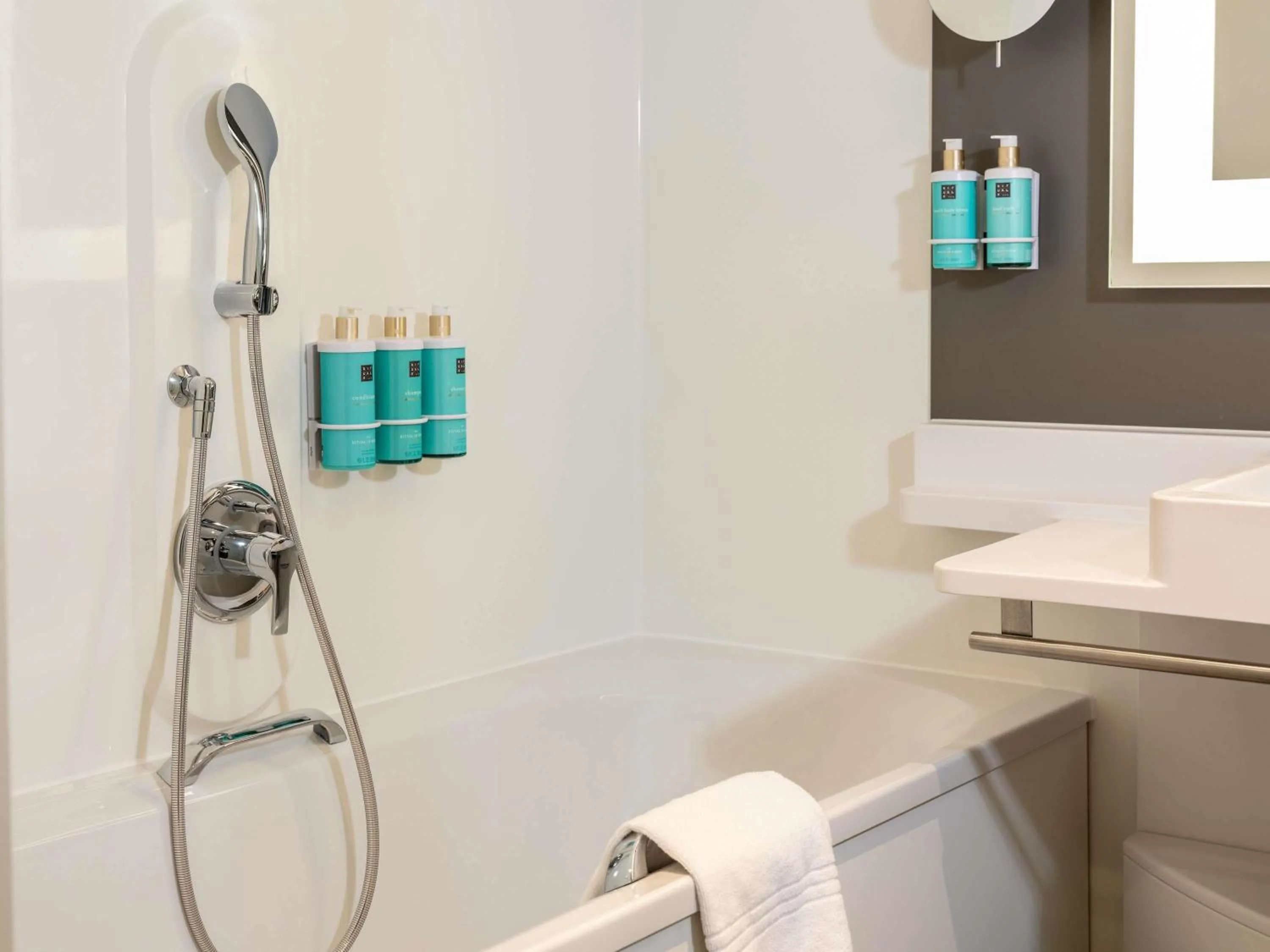 Bedroom in Novotel Suites Wien City Donau