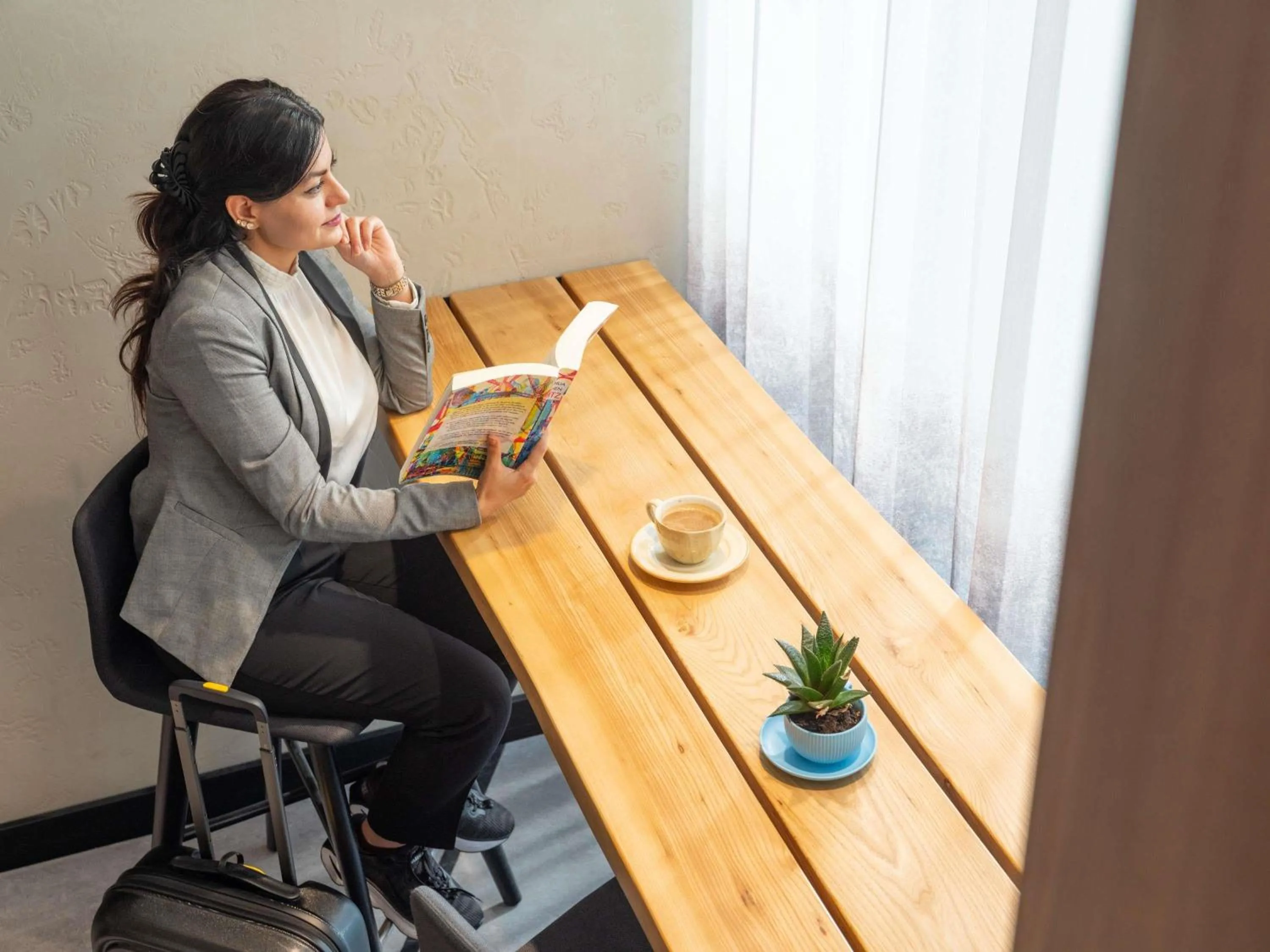 Lounge or bar in Novotel Suites Wien City Donau