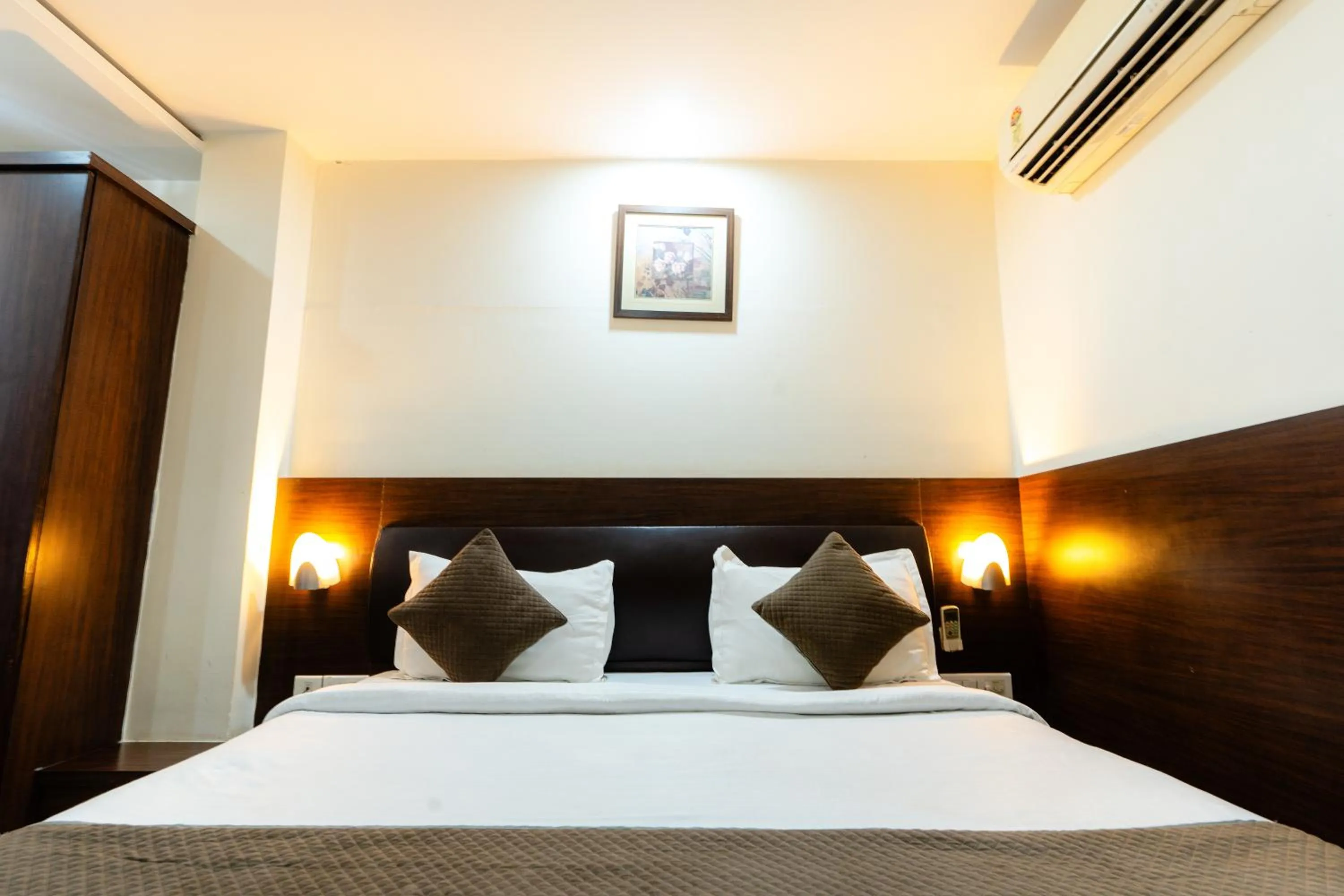 Photo of the whole room in Hotel Krishna by KeyMagics