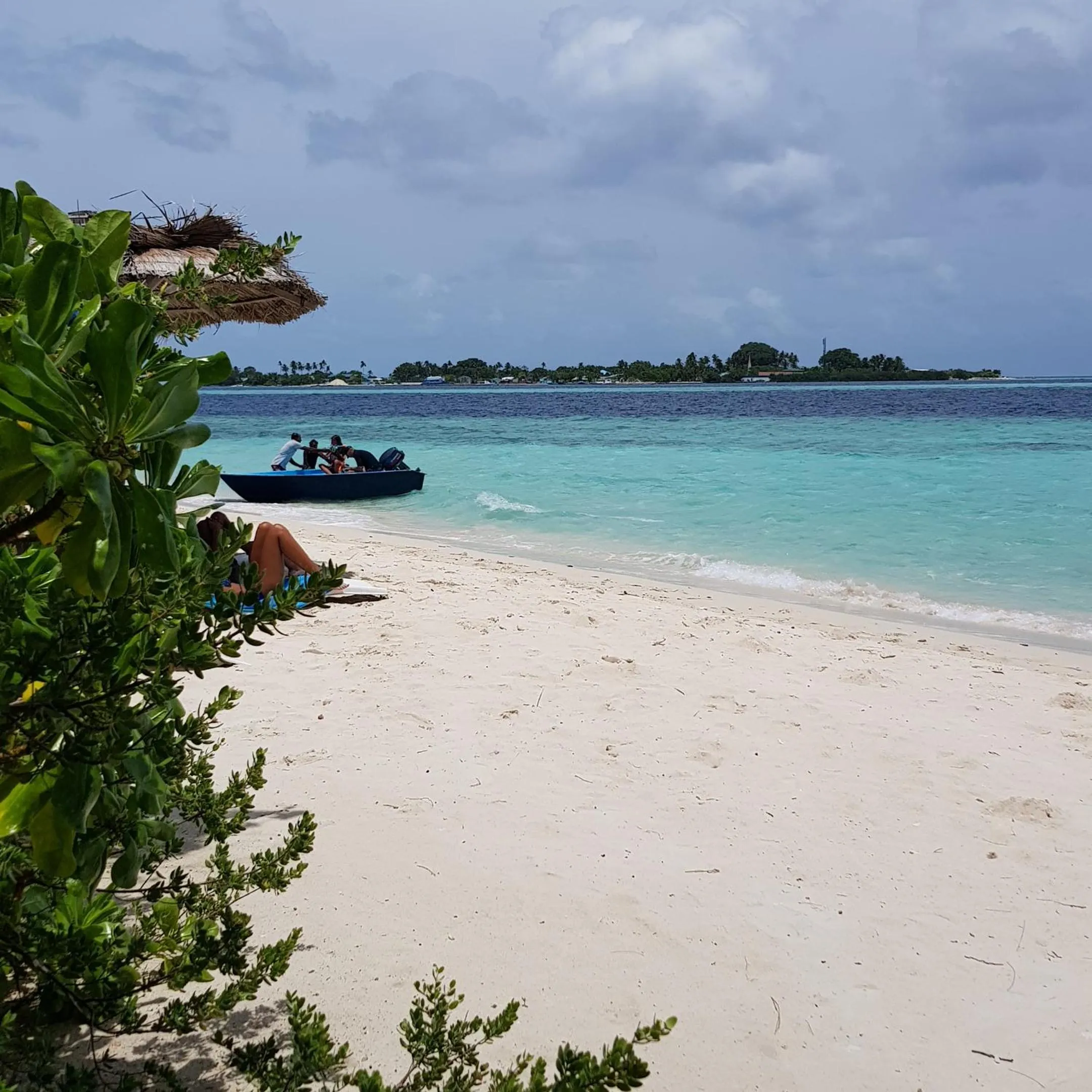Beach in Vaali Maldives Island Escapes & Dive
