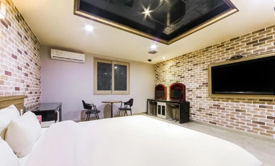 Bedroom, Bed in Vov Hotel