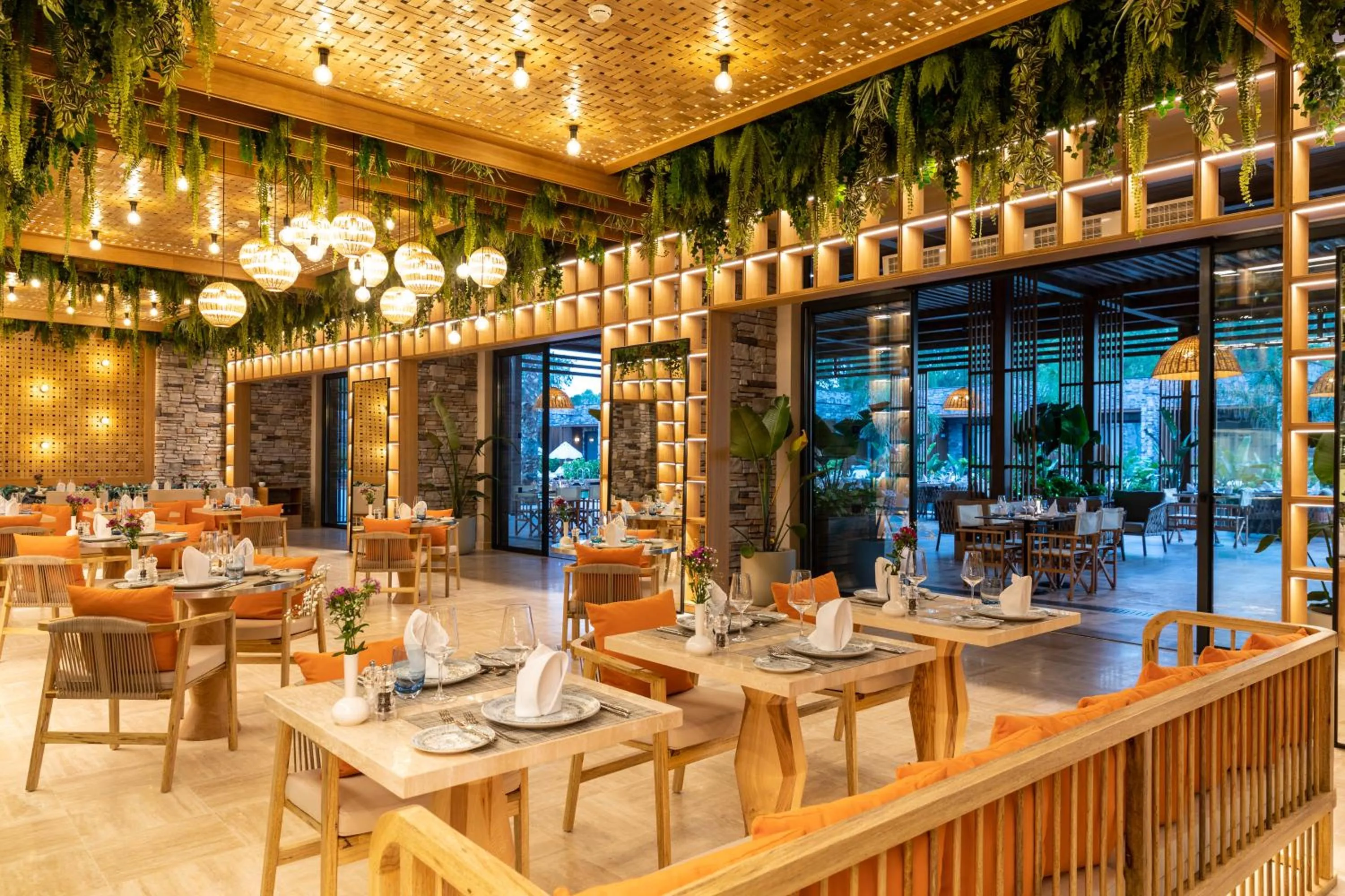 Restaurant/places to eat in Kaya Palazzo Golf Resort