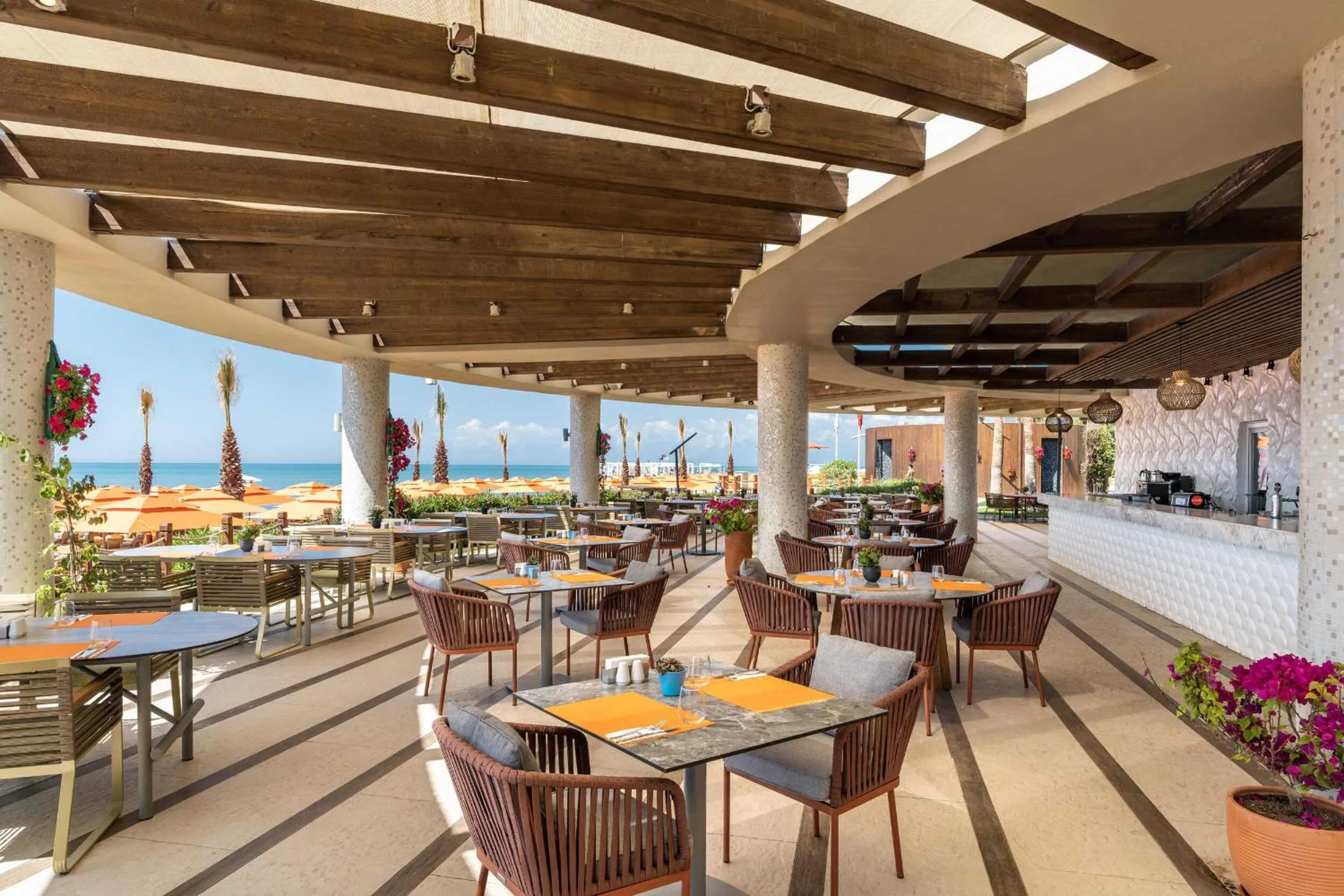 Restaurant/places to eat in Kaya Palazzo Golf Resort