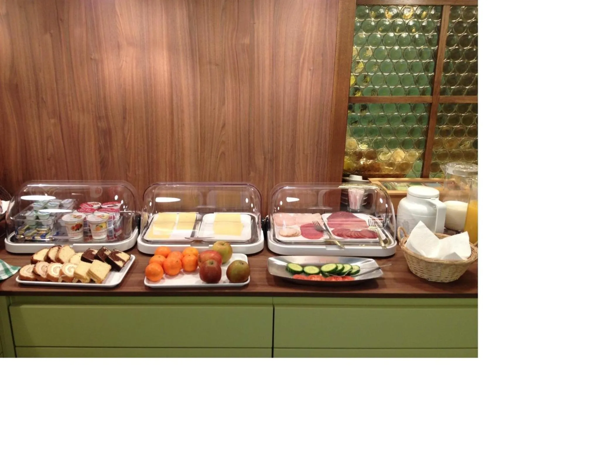 Restaurant/places to eat in Hotel Henry