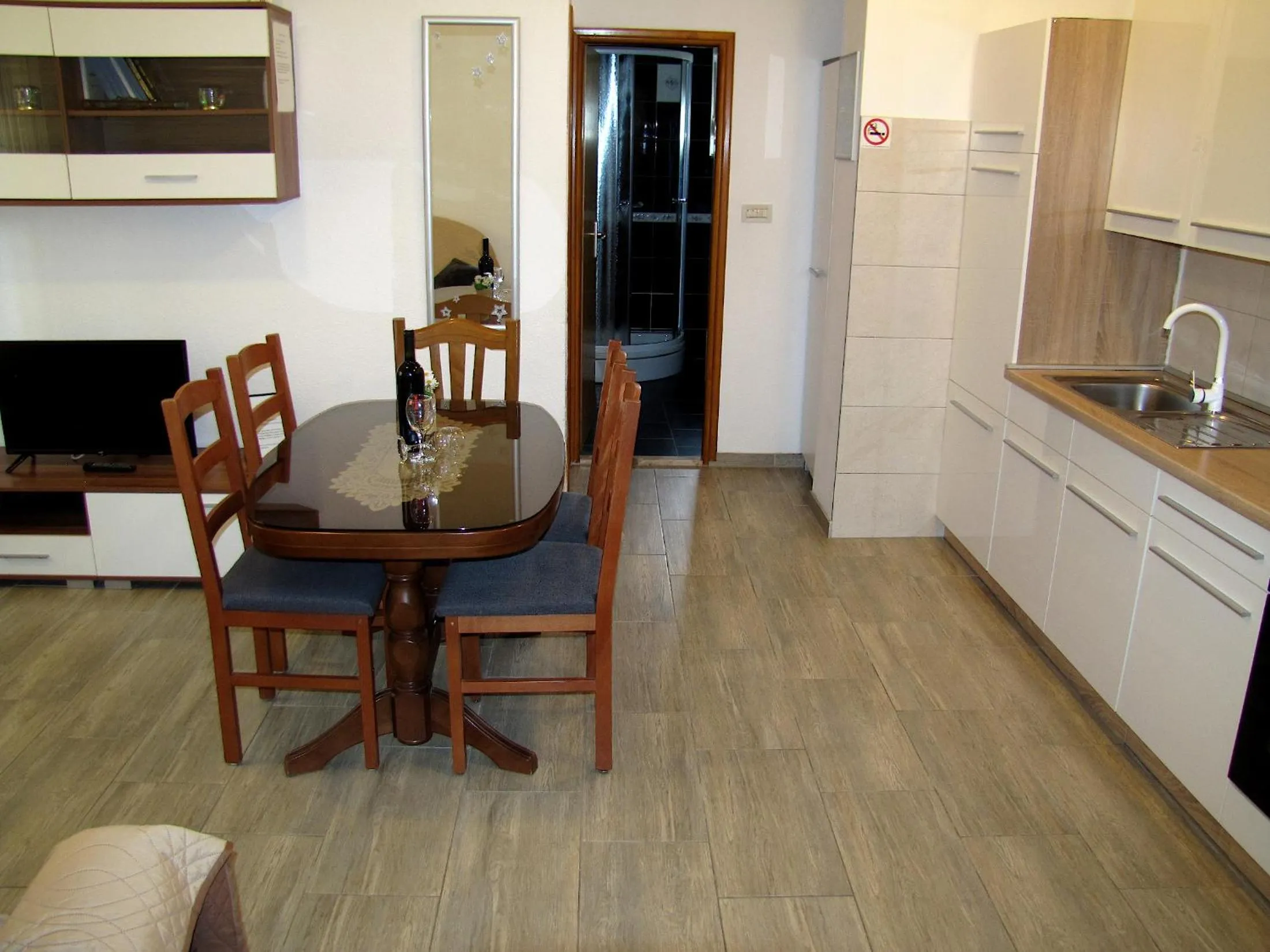 Kitchen or kitchenette in Apartments Klanac