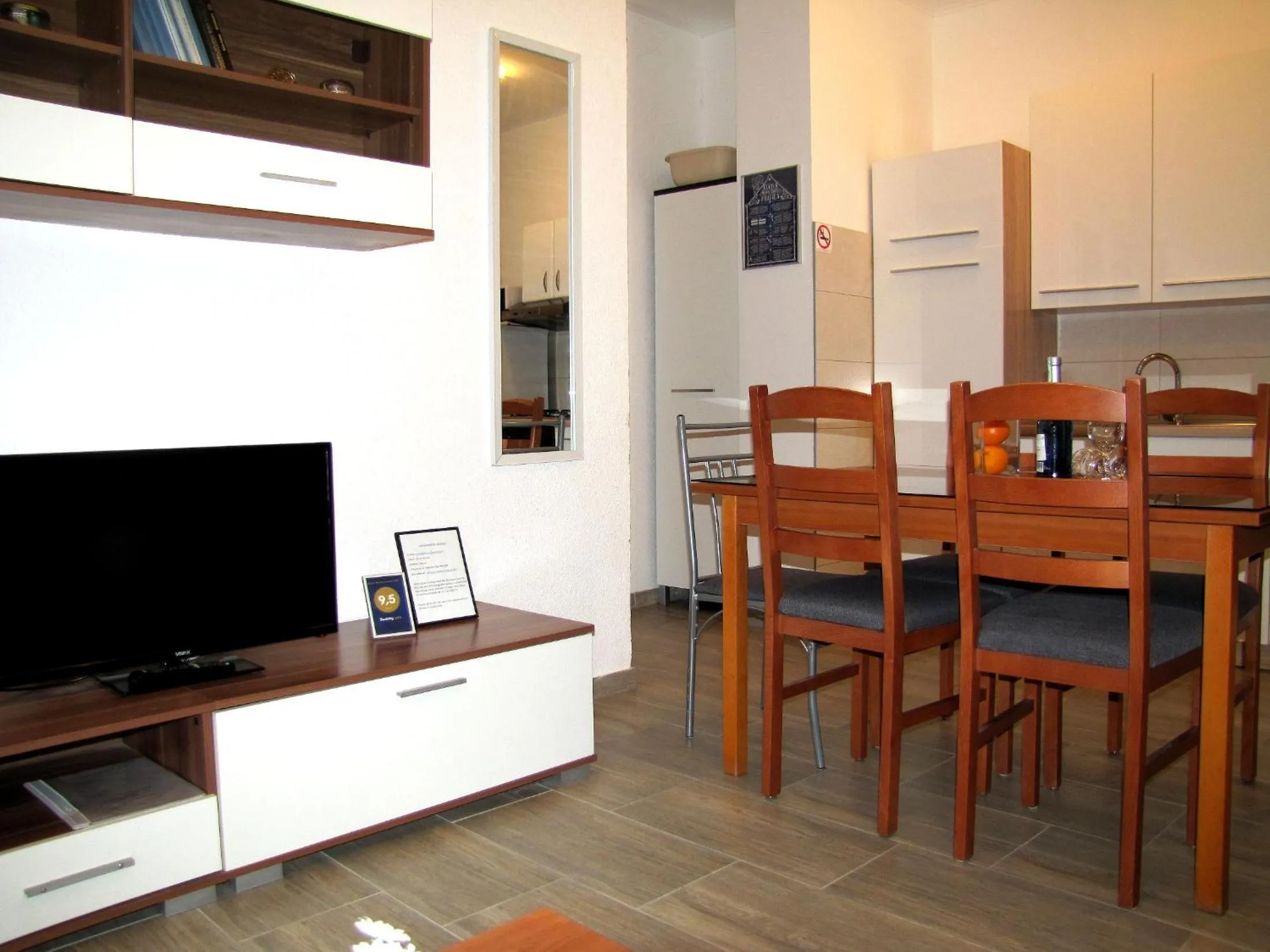 Dining area in Apartments Klanac