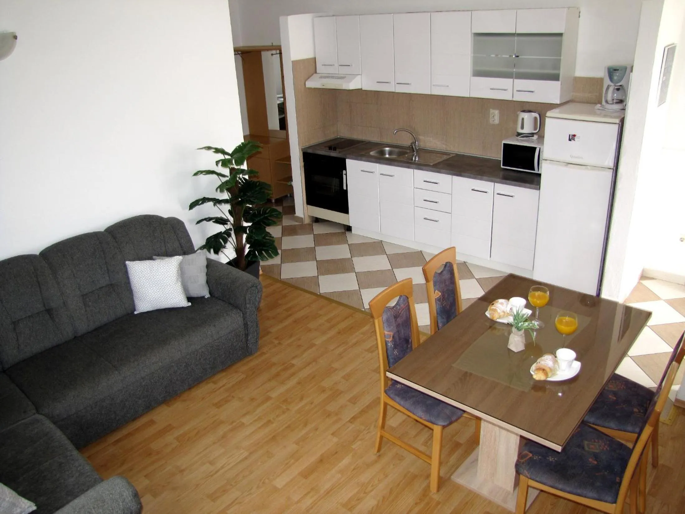 Kitchen or kitchenette in Apartments Klanac
