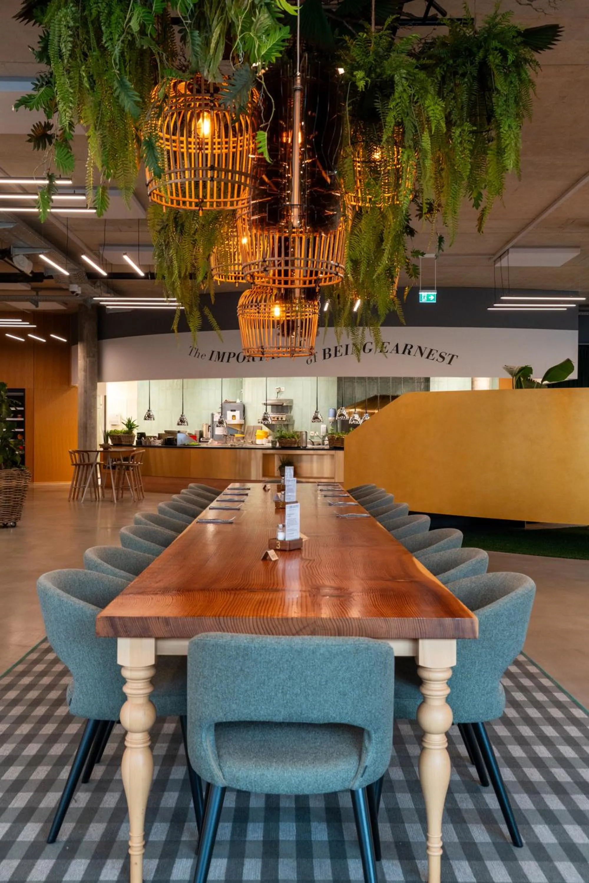 Restaurant/places to eat in FIRMAMENT Hotel