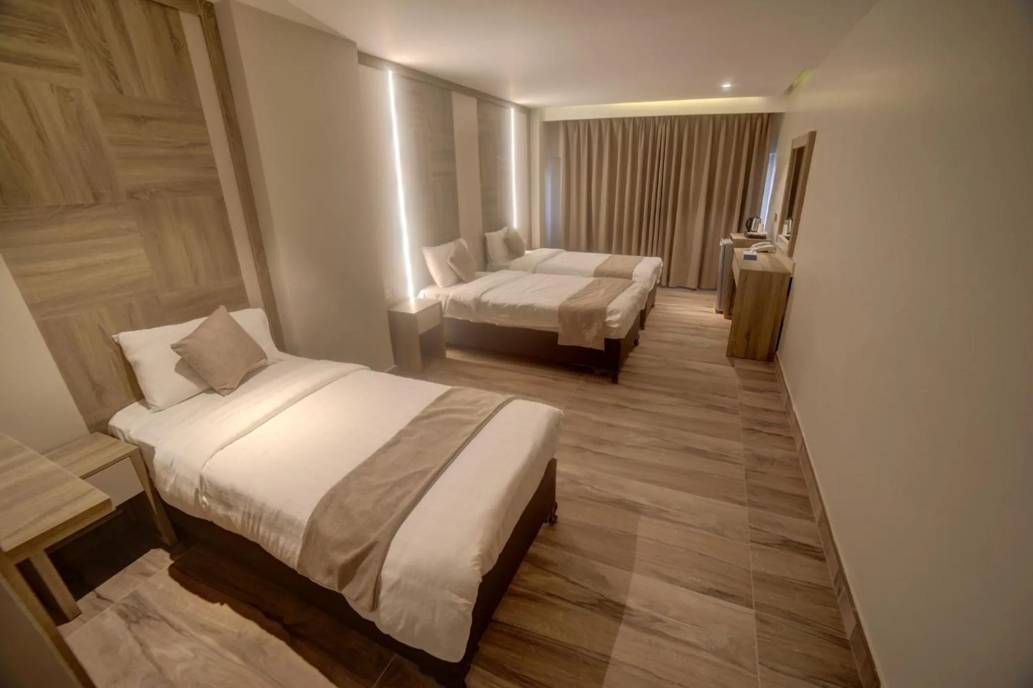 Bedroom, Bed in Mass Paradise Hotel