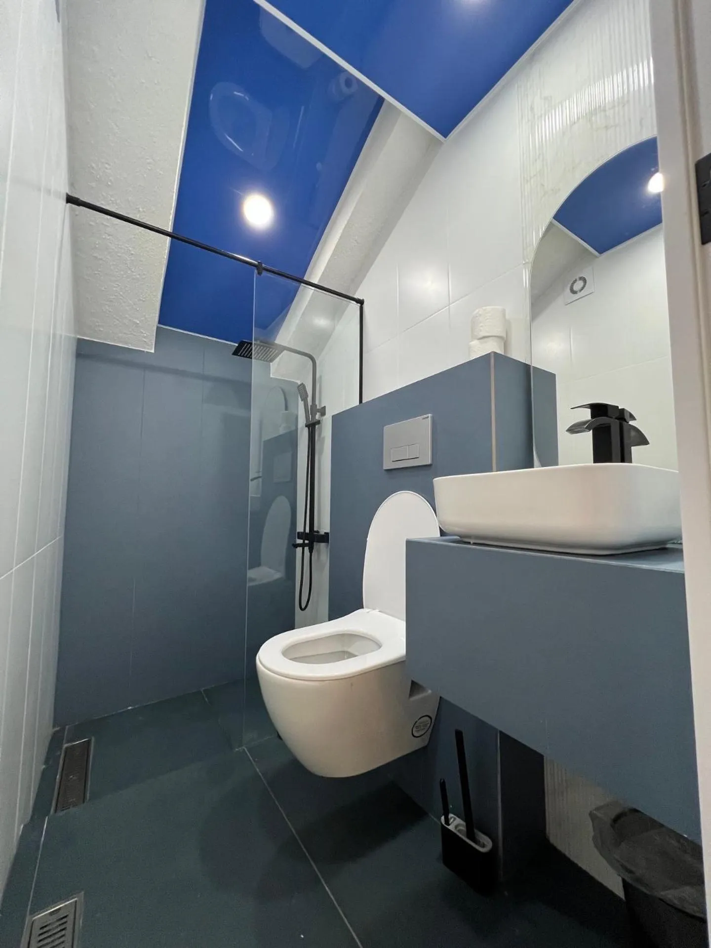 Shower in Hotel Tigran Mets Yerevan