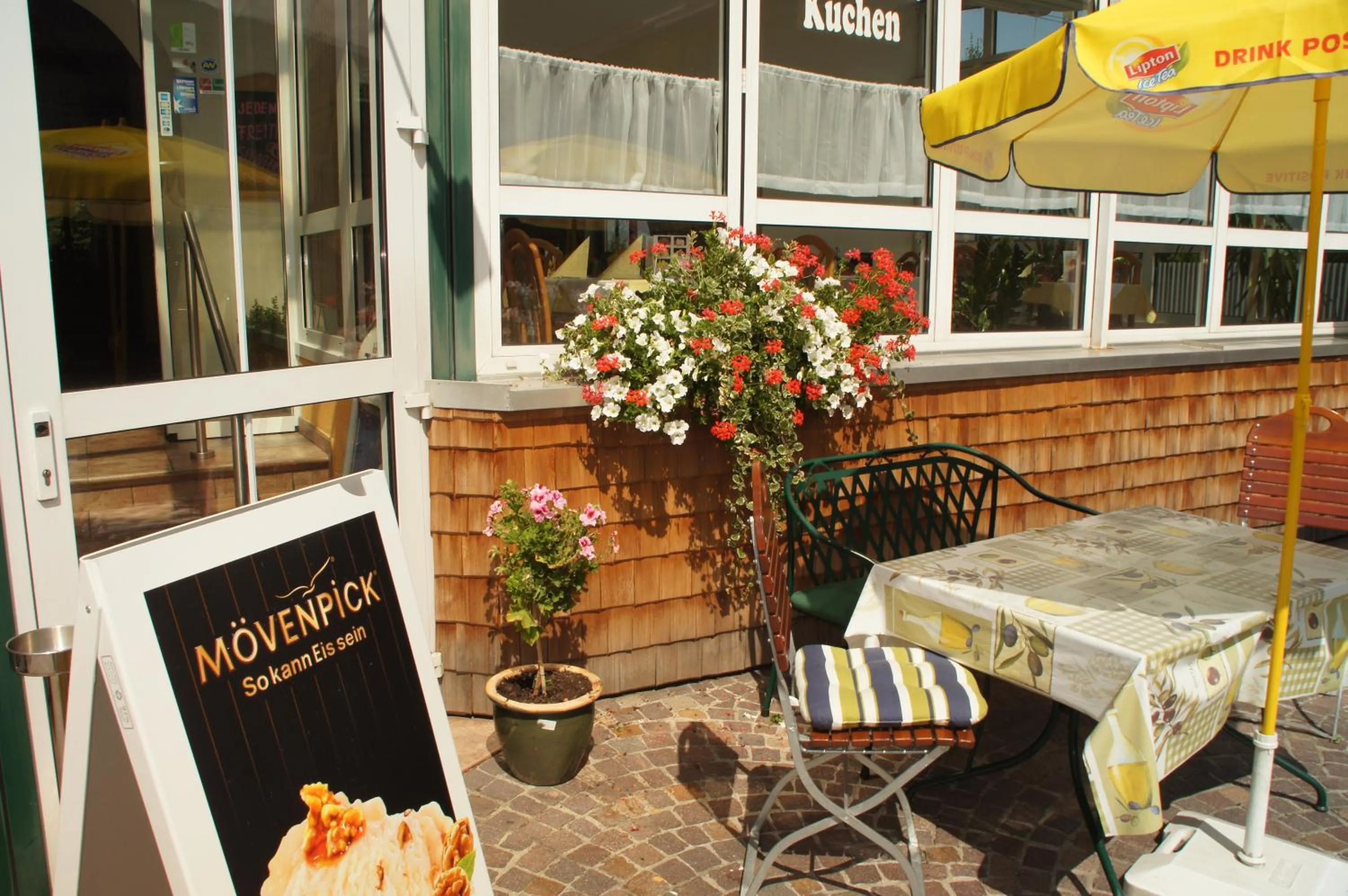 Patio in Hotel Kögele bei Innsbruck Axamer Lizum