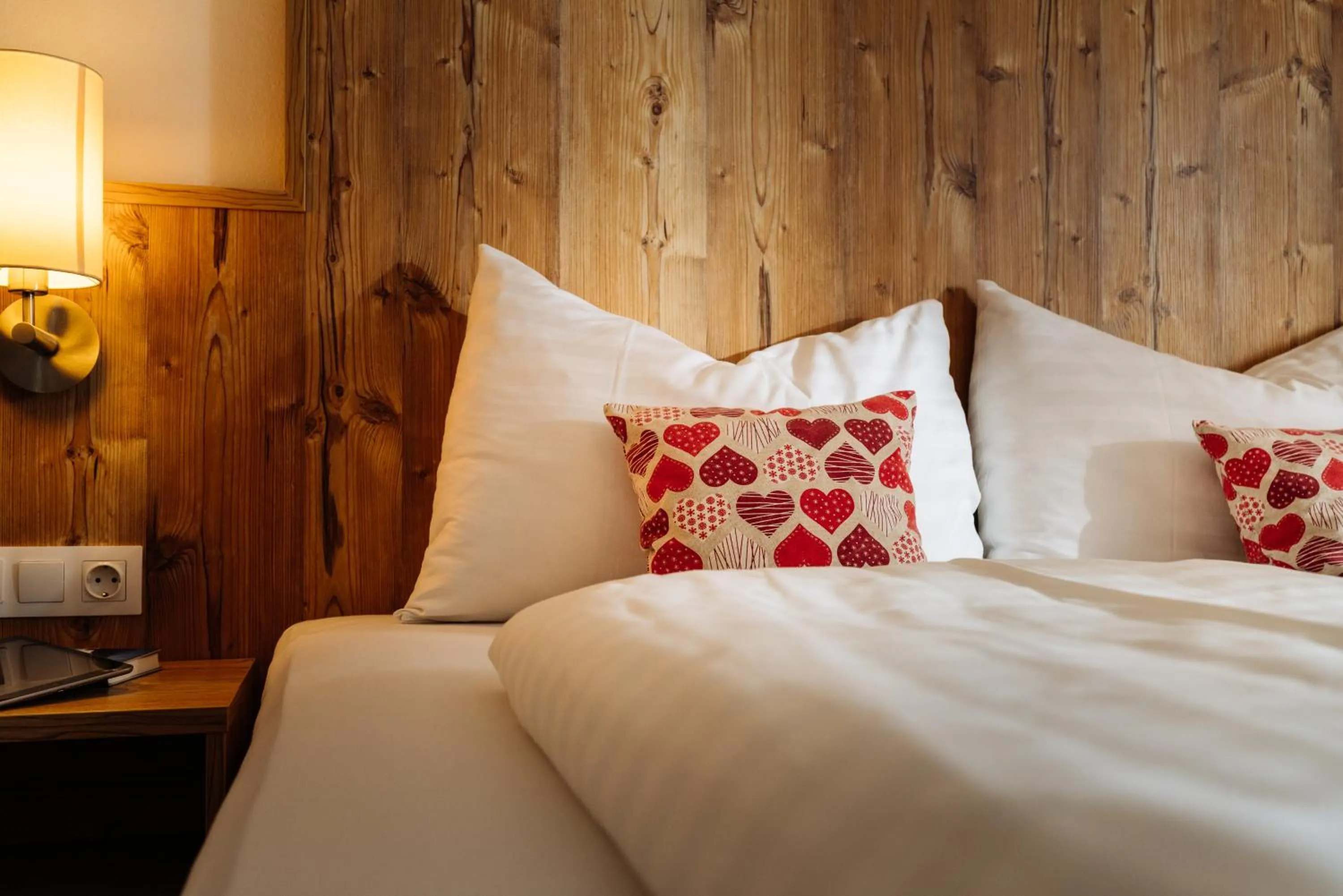 Bed in Hotel Kögele bei Innsbruck Axamer Lizum