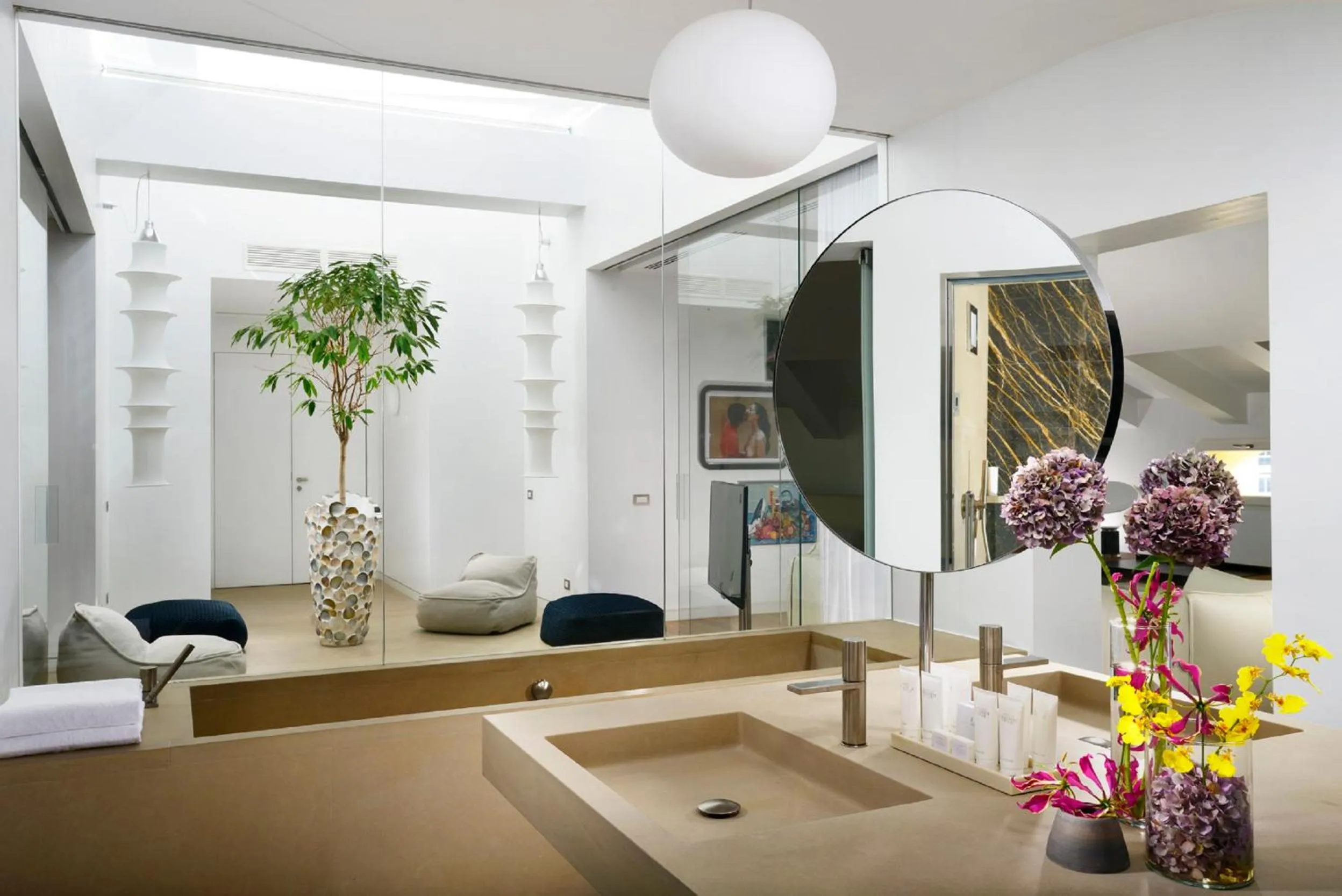 Toilet in Palazzo Montemartini Rome, A Radisson Collection Hotel