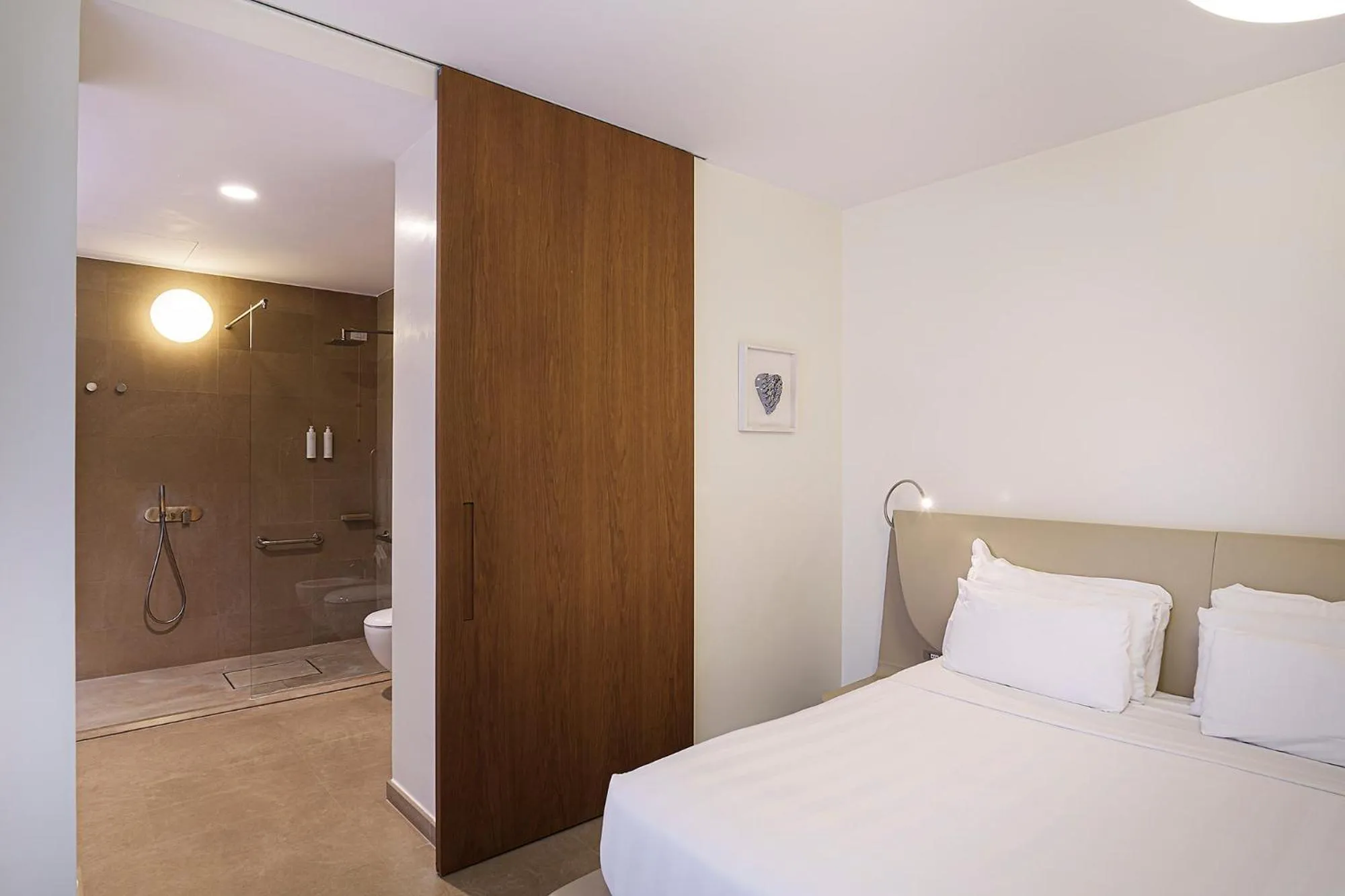 Bathroom, Bed in Palazzo Montemartini Rome, A Radisson Collection Hotel