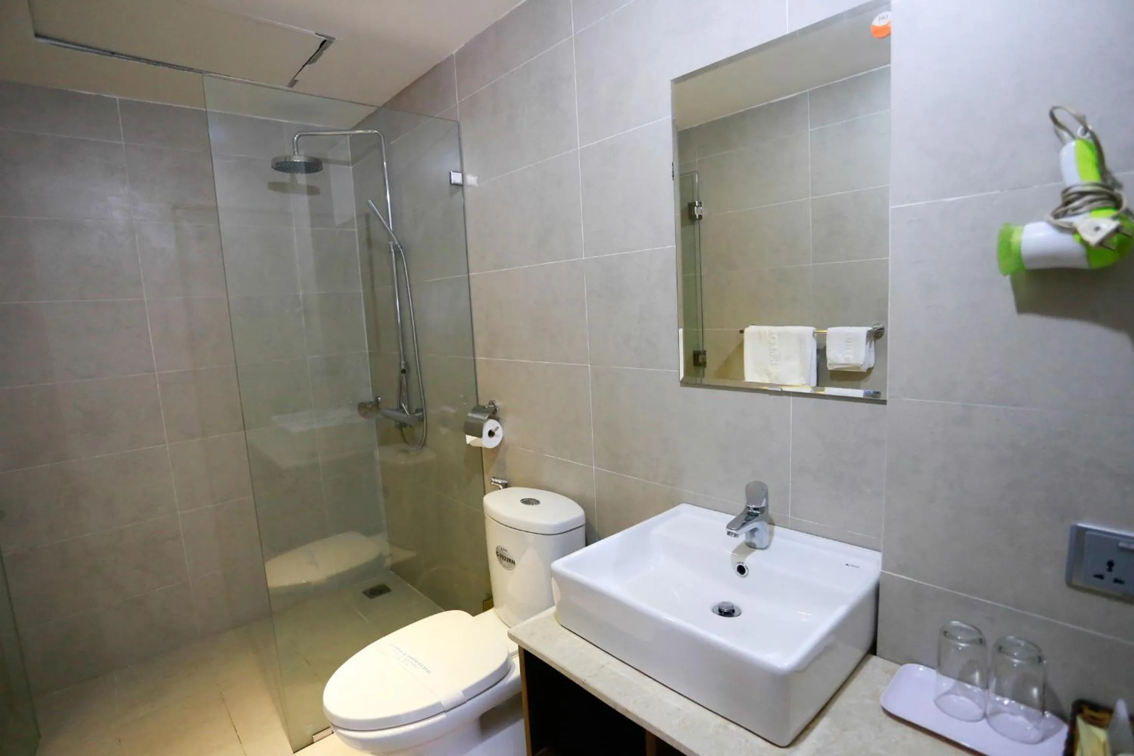 Shower in Thu Do Hotel