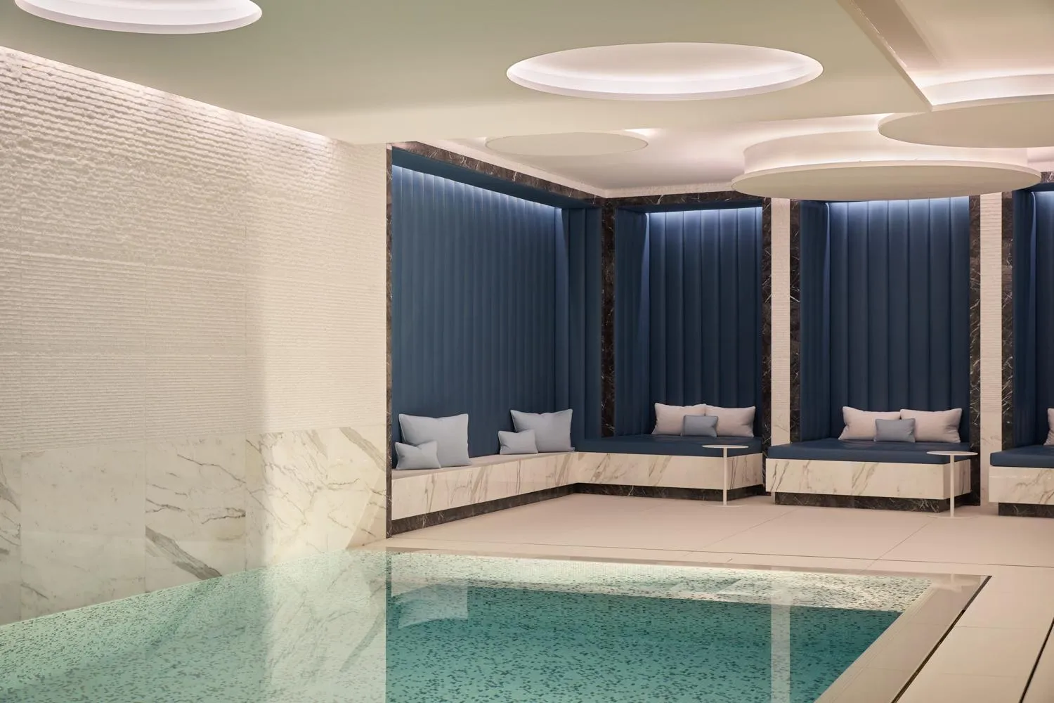 Swimming pool in The Woodward - Auberge Collection