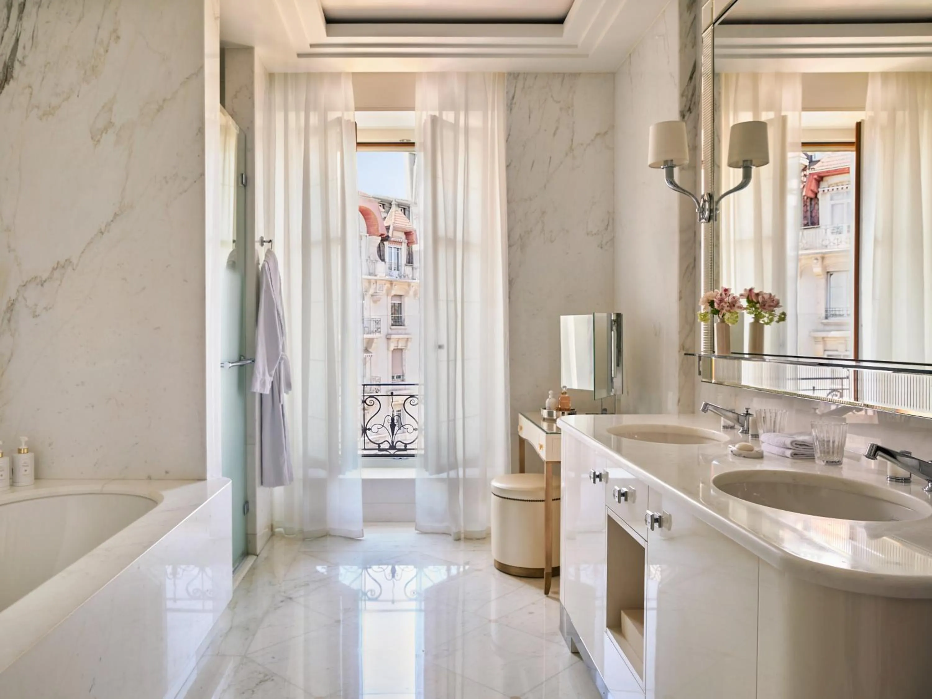 Shower in The Woodward - Auberge Collection