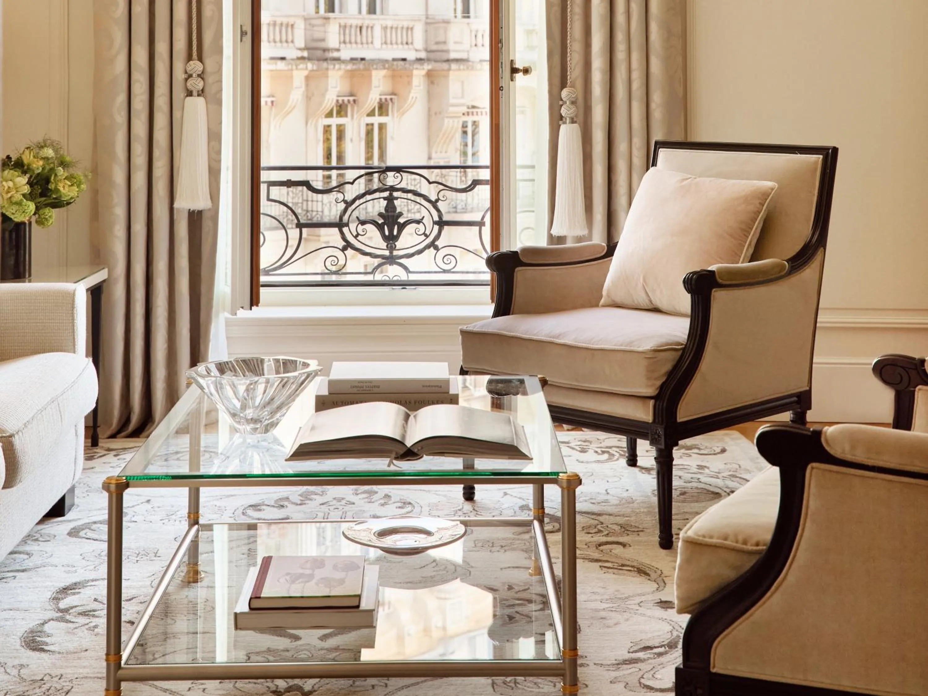 Living room in The Woodward - Auberge Collection