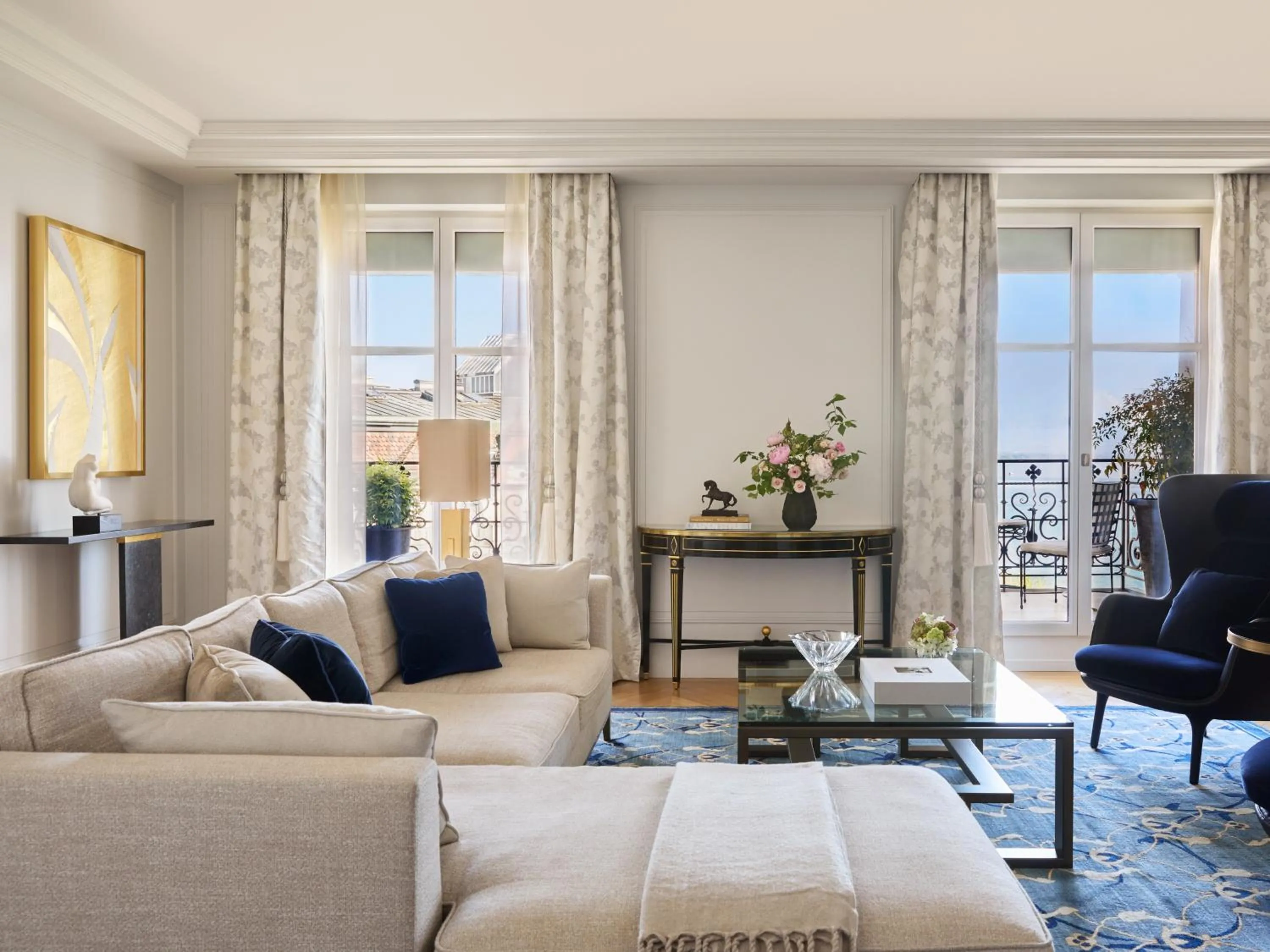 Living room in The Woodward - Auberge Collection