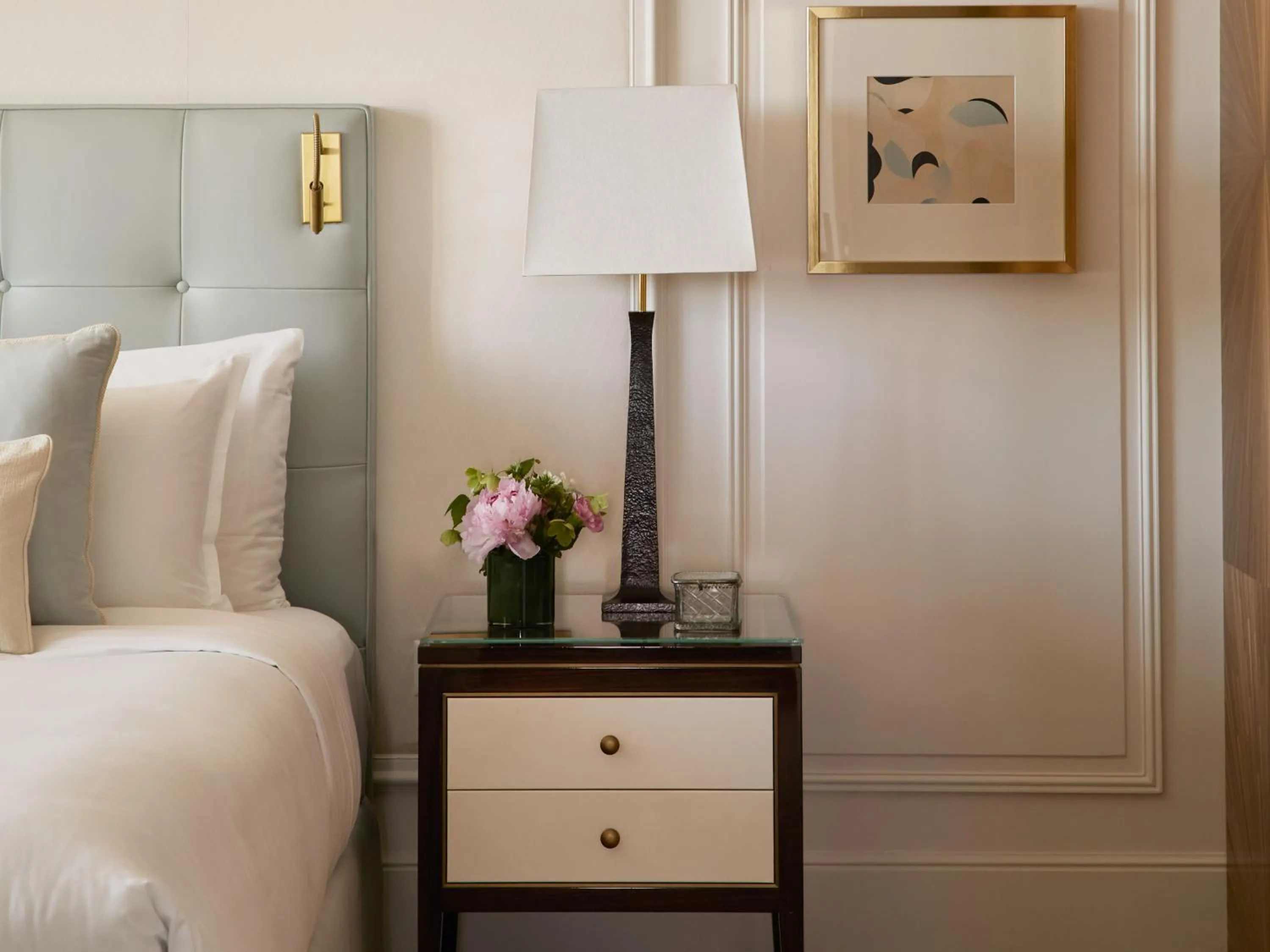 Bed in The Woodward - Auberge Collection