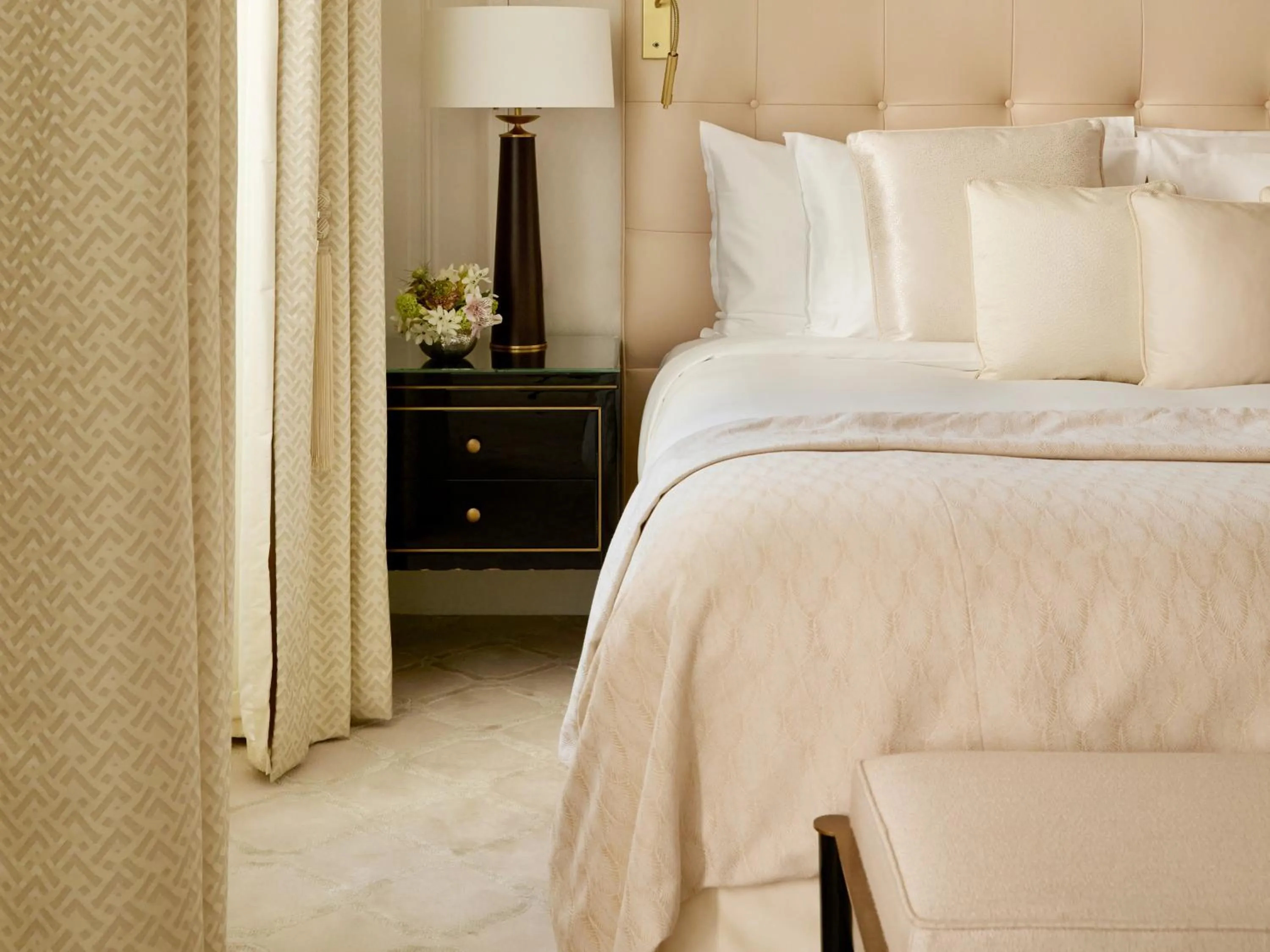 Bed in The Woodward - Auberge Collection